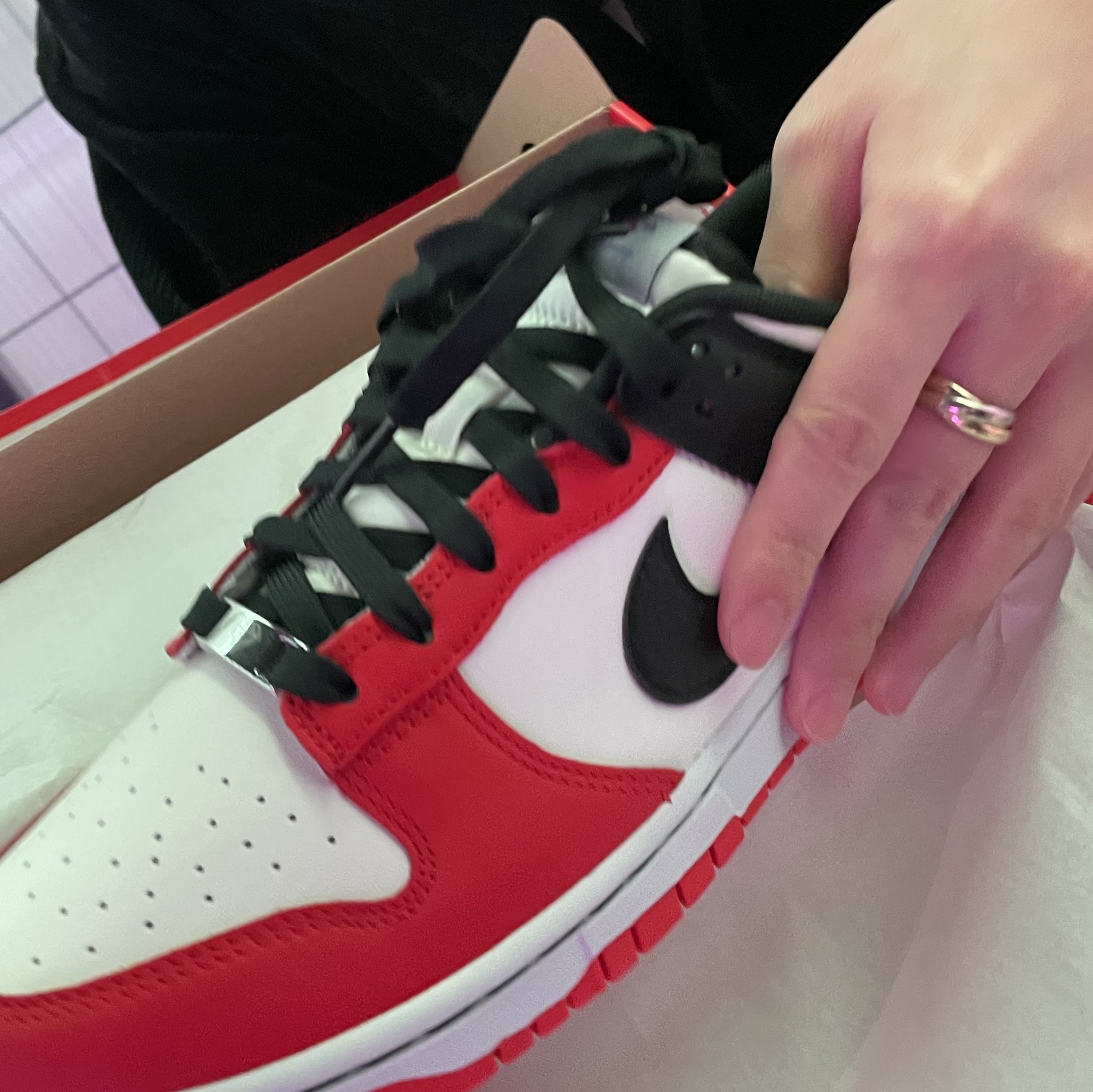 Nike x NBA Dunk Low Retro EMB Black and Chile Red 착용 스타일