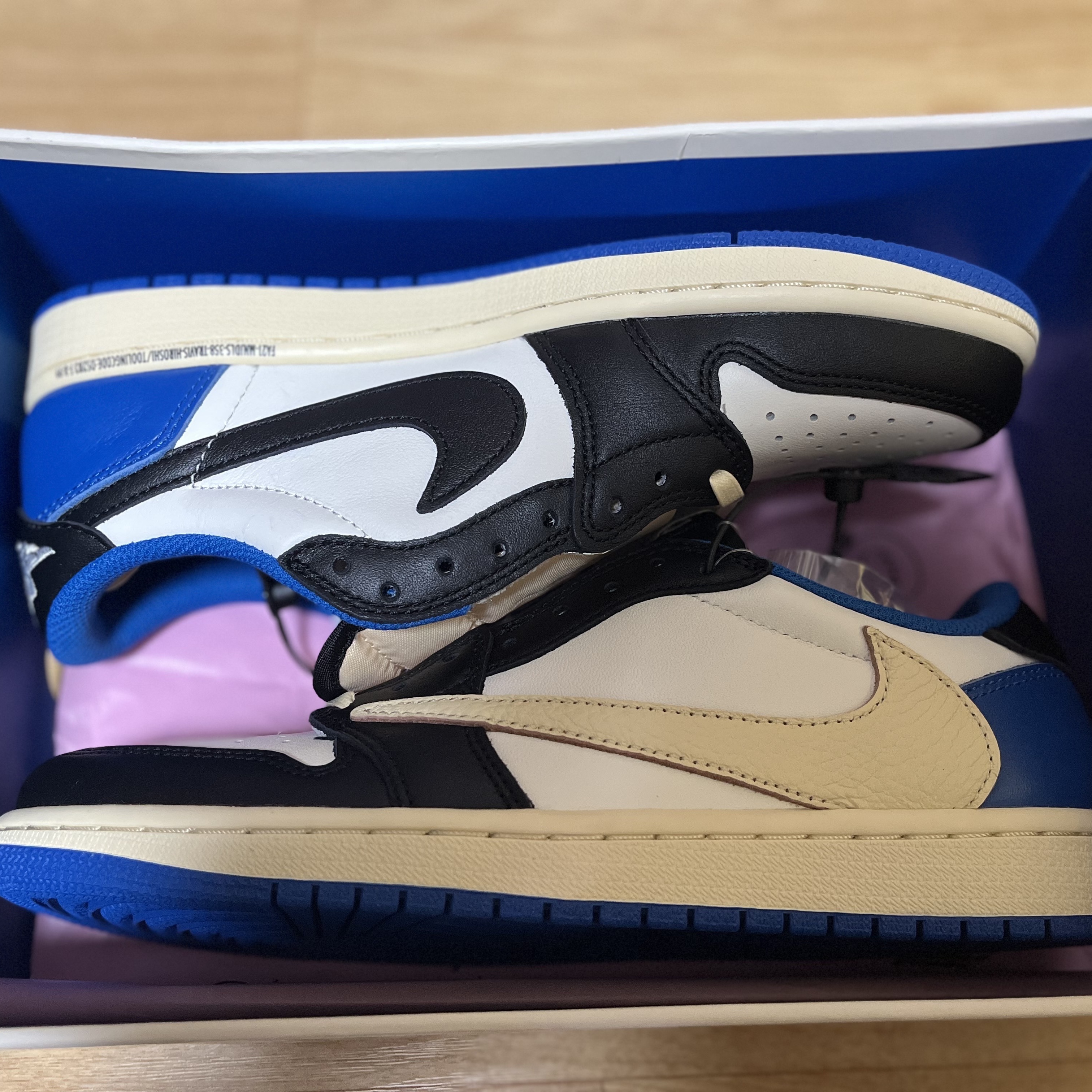 Jordan 1 x Travis Scott x Fragment Retro Low OG SP Military Blue 착용 스타일