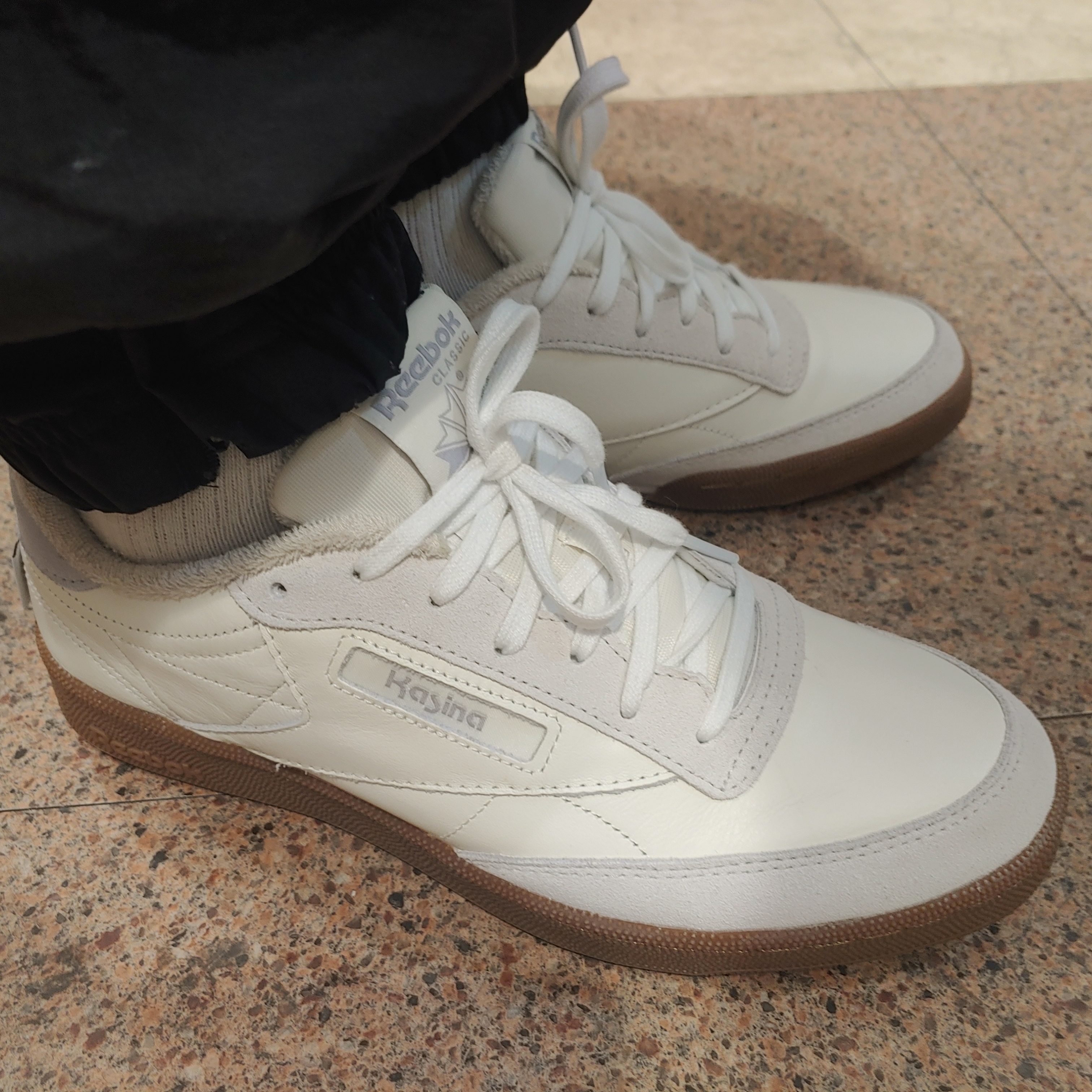 Reebok x Kasina Club C 85 GTX Chalk 착용 스타일 - 1