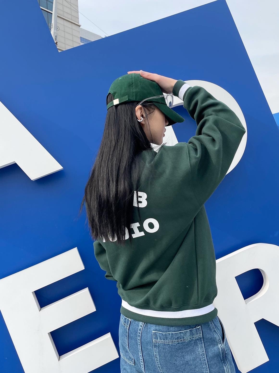 IAB Studio x Yonex Sweatshirt Green, (GS) Nike Air Force 1 LV8 3 Wheat 착용 스타일 - 3