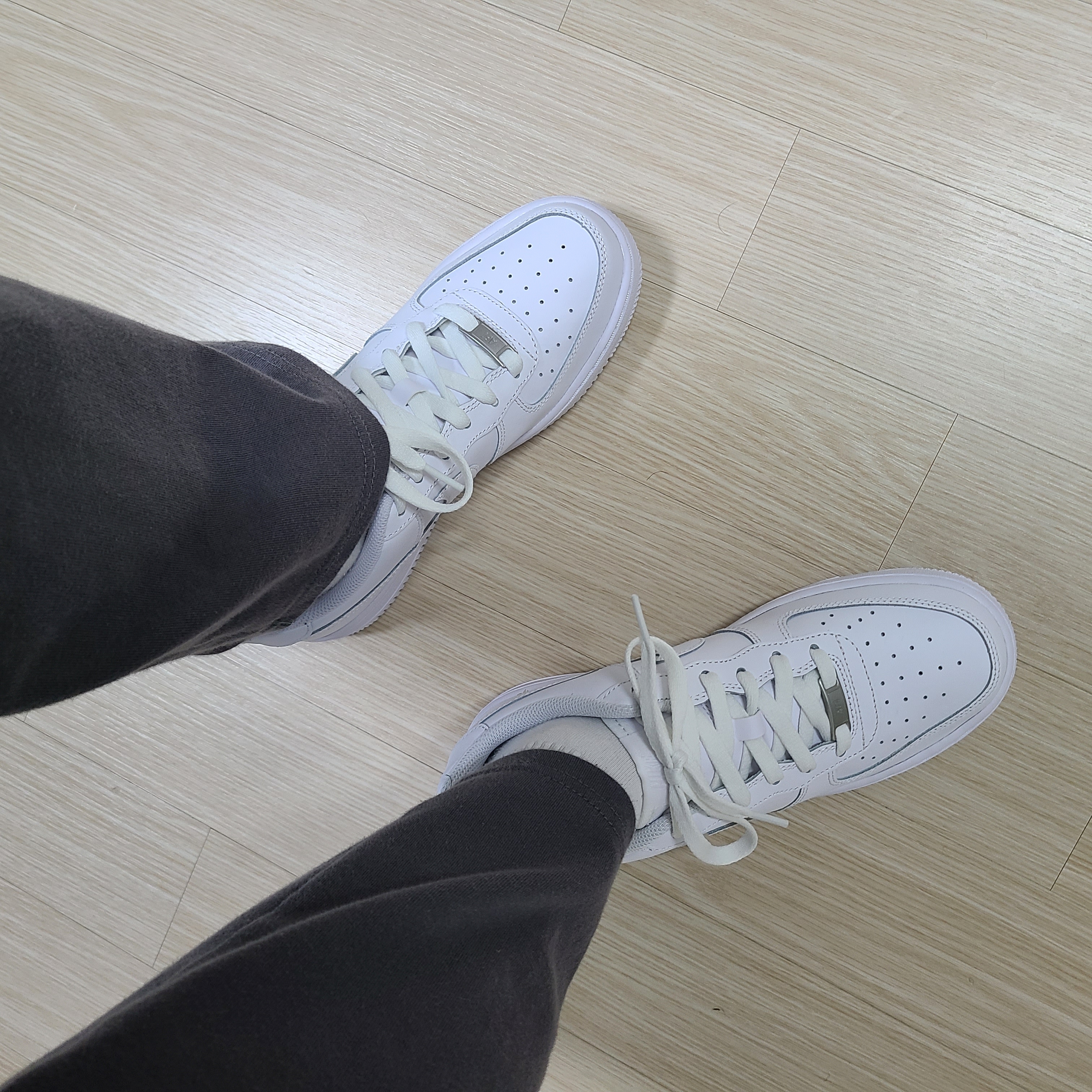 (GS) Nike Air Force 1 LE White 착용 스타일