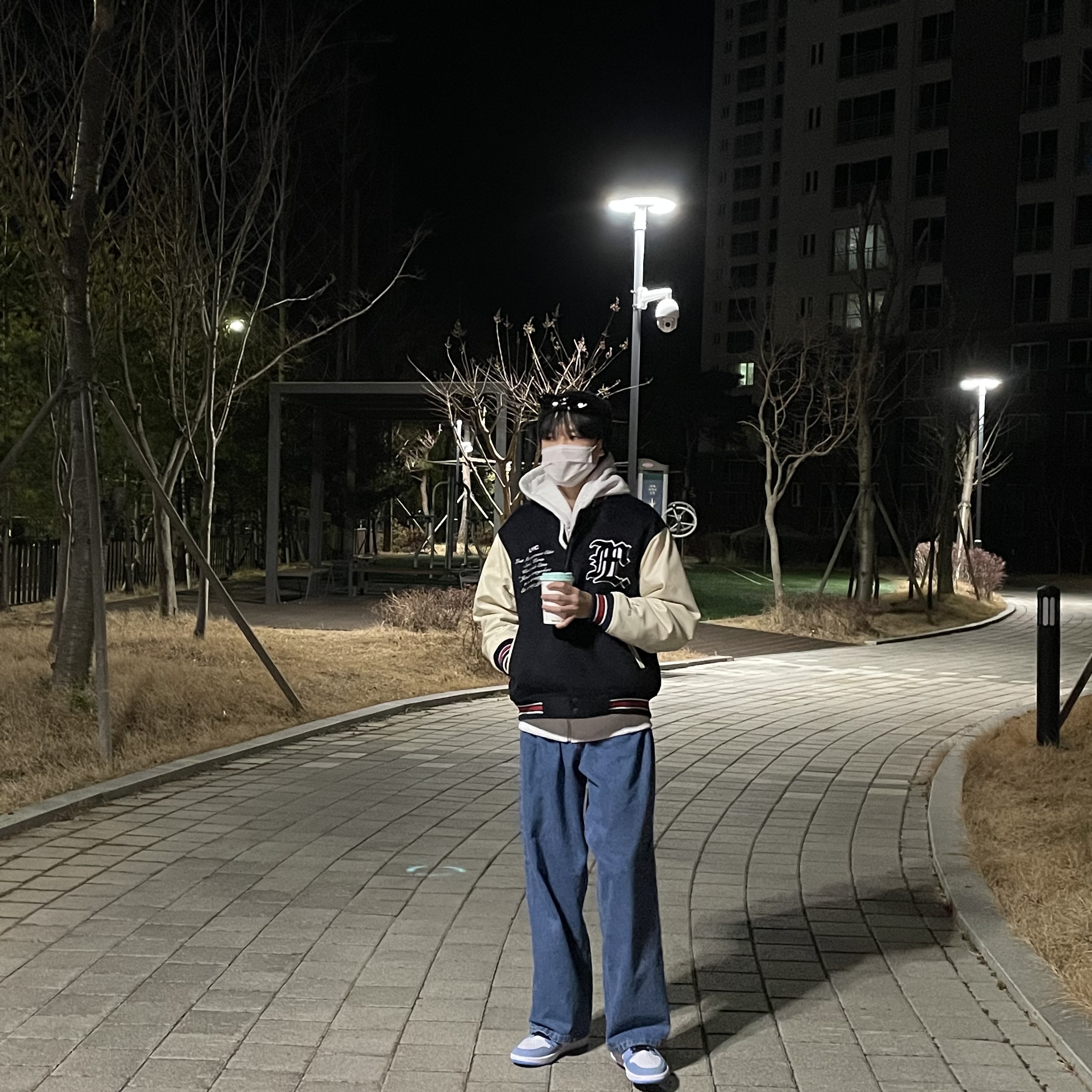 Jordan 1 Retro High OG University Blue, Stussy Stock Cuff Beanie Black 착용 스타일 - 1