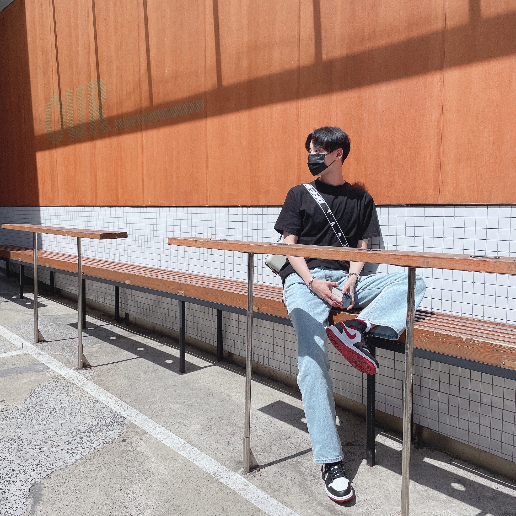 Jordan 1 Mid Gym Red Black White, Off-White x Amore Pacific Protection Box (Without Cosmetics) 착용 스타일