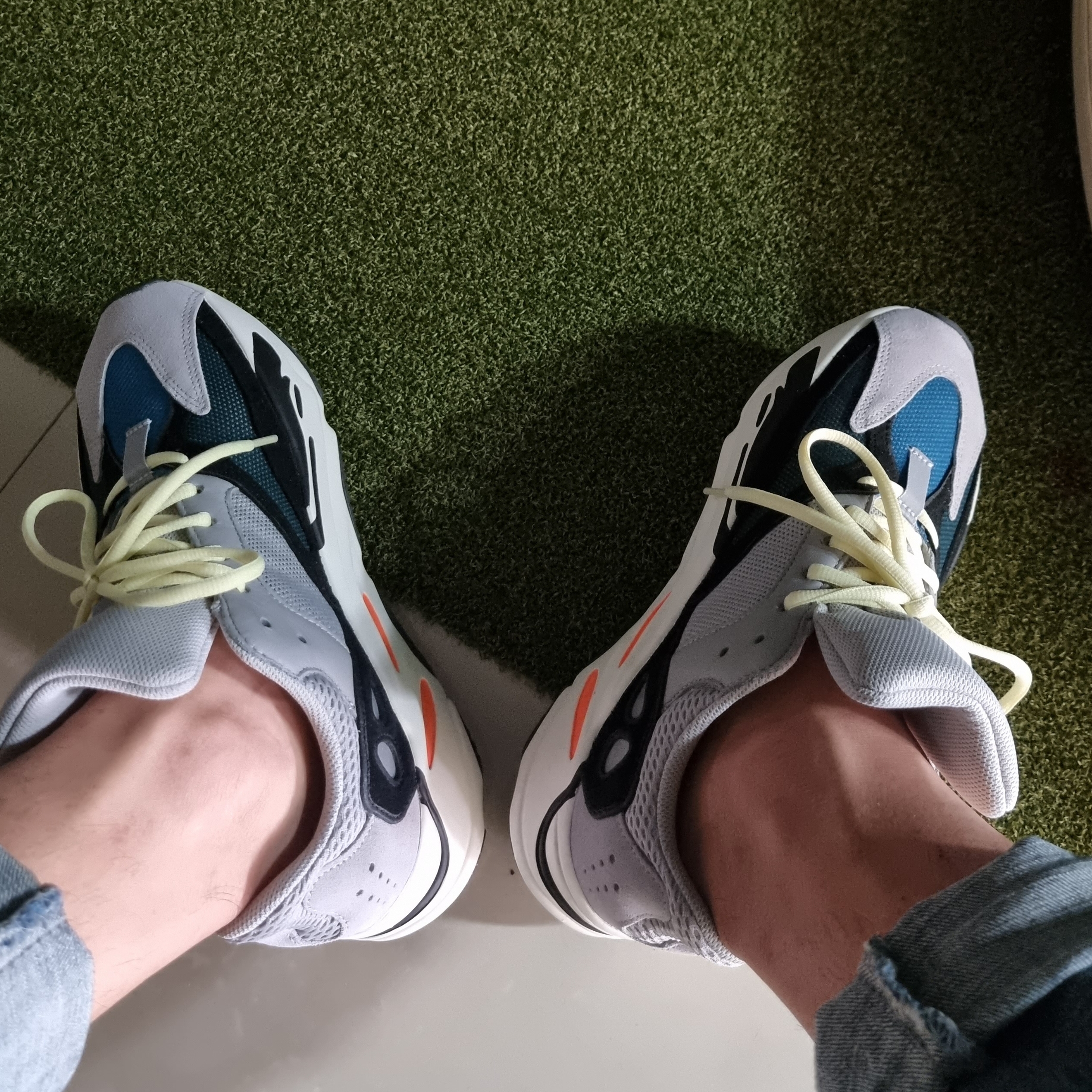 Adidas Yeezy Boost 700 Wave Runner Solid Grey 2017/2019 착용 스타일 - 1
