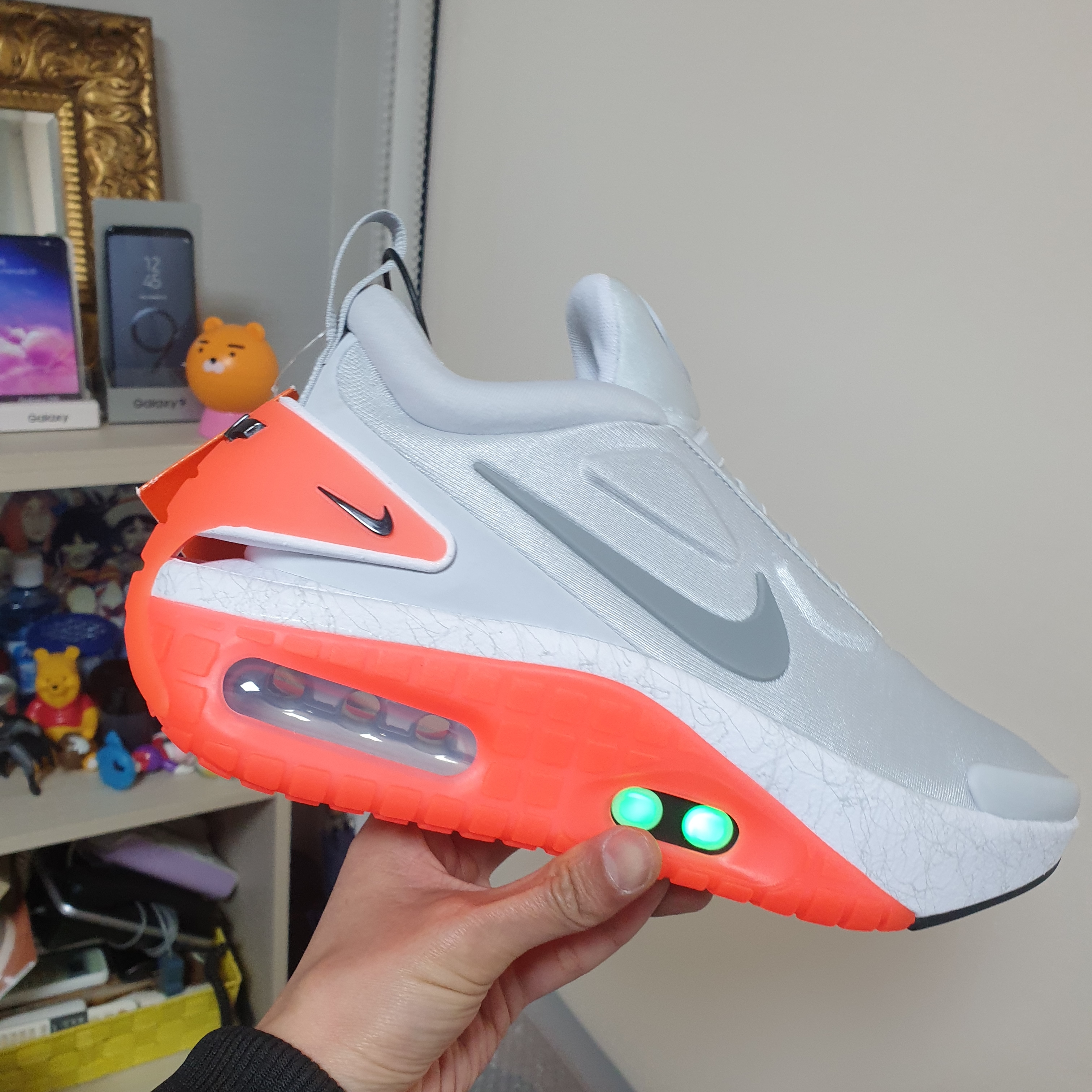 Nike Adapt Auto Max Pure Platinum (KR Charger) 착용 스타일 - 2