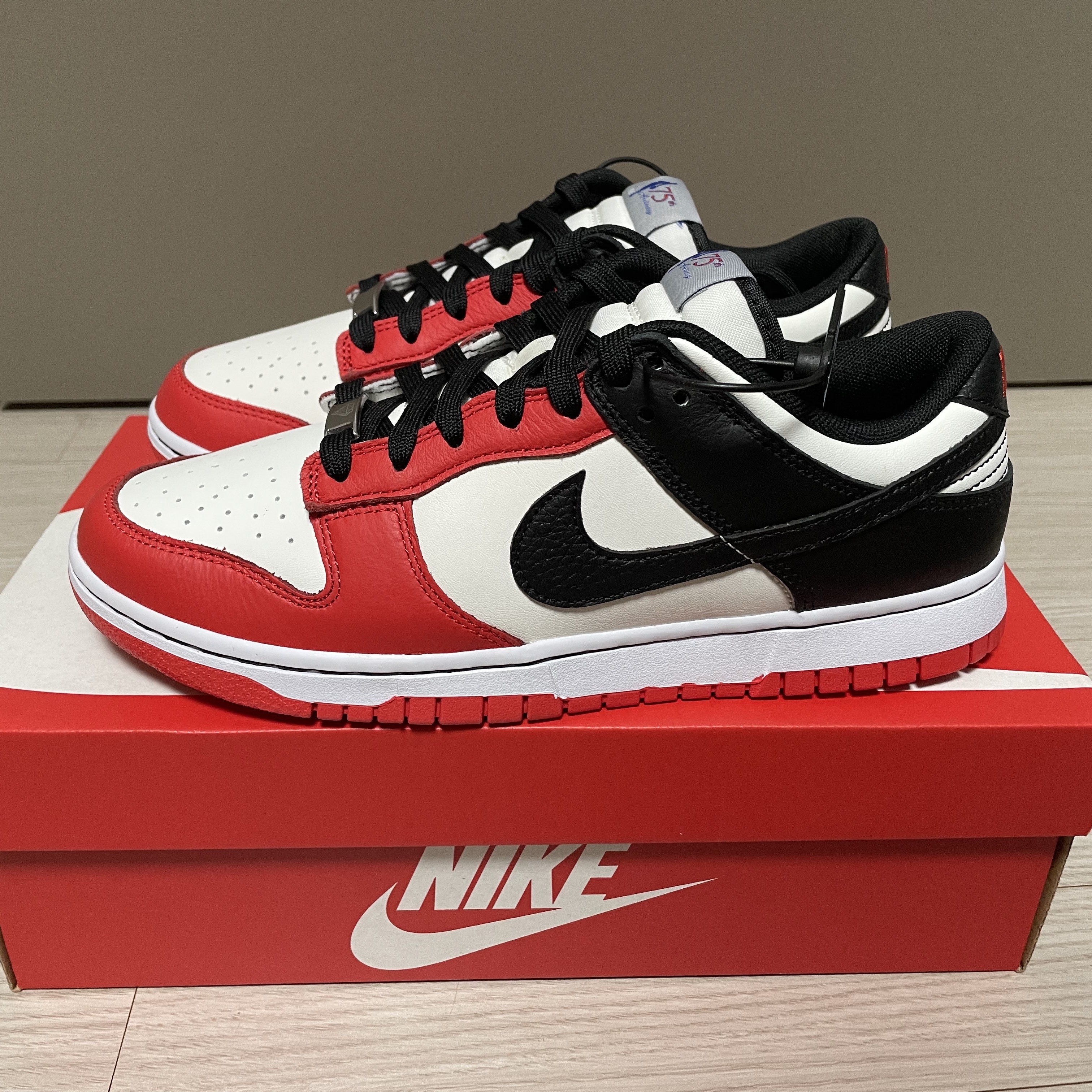 Nike x NBA Dunk Low Retro EMB Black and Chile Red 착용 스타일