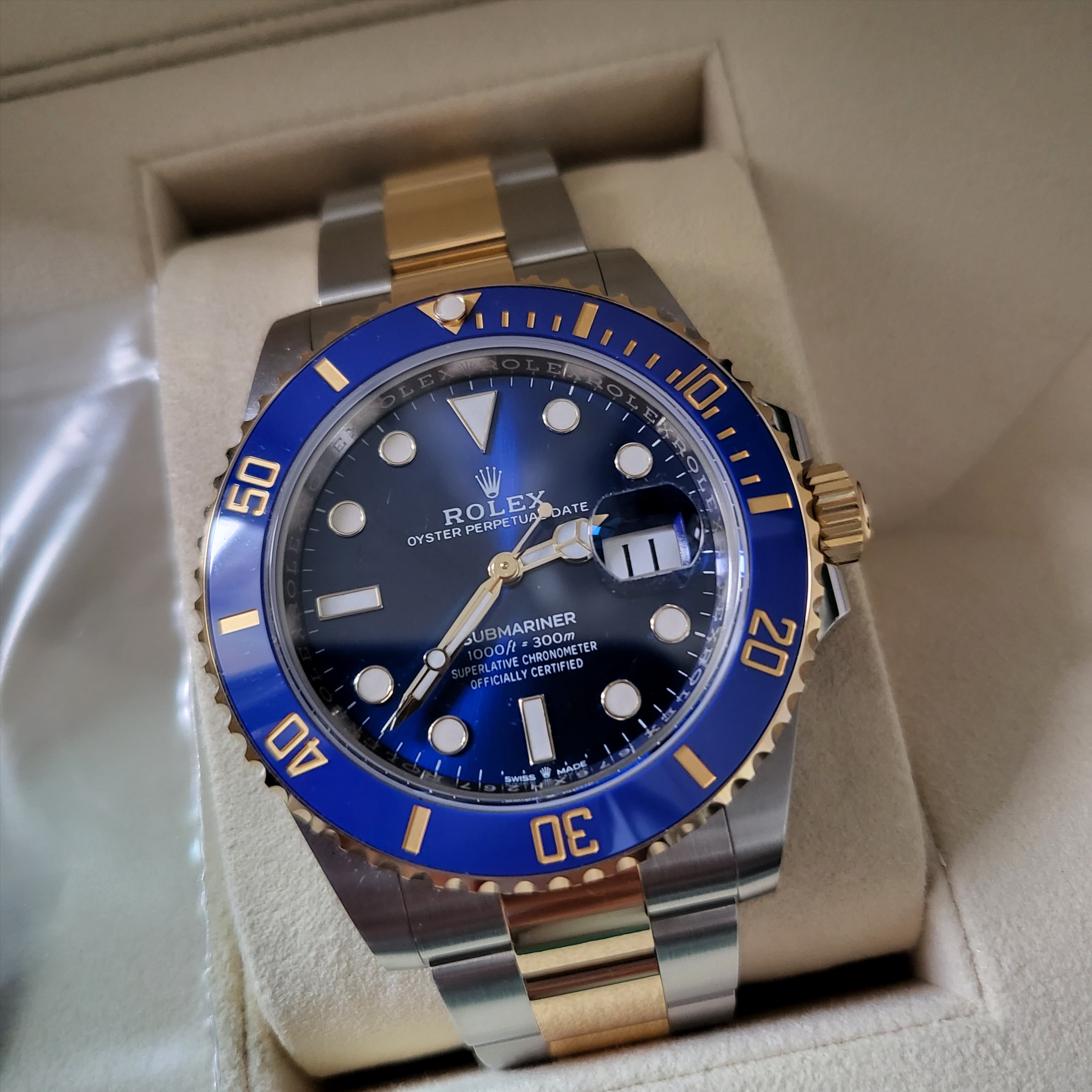 Rolex Submariner Date 41mm 126613LB Royal Blue Oyster 착용 스타일