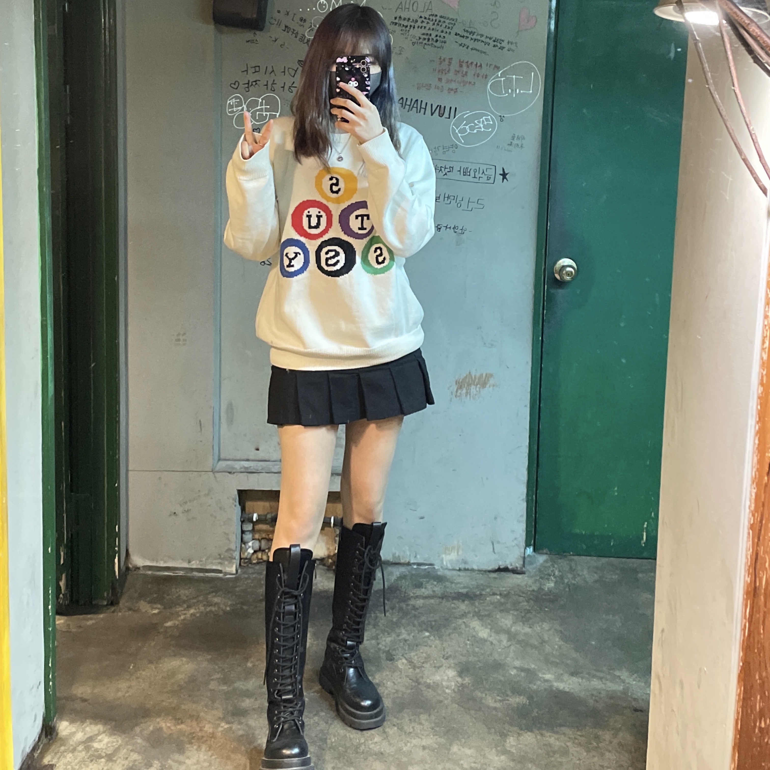 Stussy Billiard Sweater Natural 착용 스타일 - 3