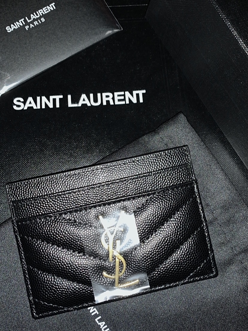Saint Laurent Cassandre Matelasse Card Case in Grain De Poudre Embossed Leather Black 착용 스타일