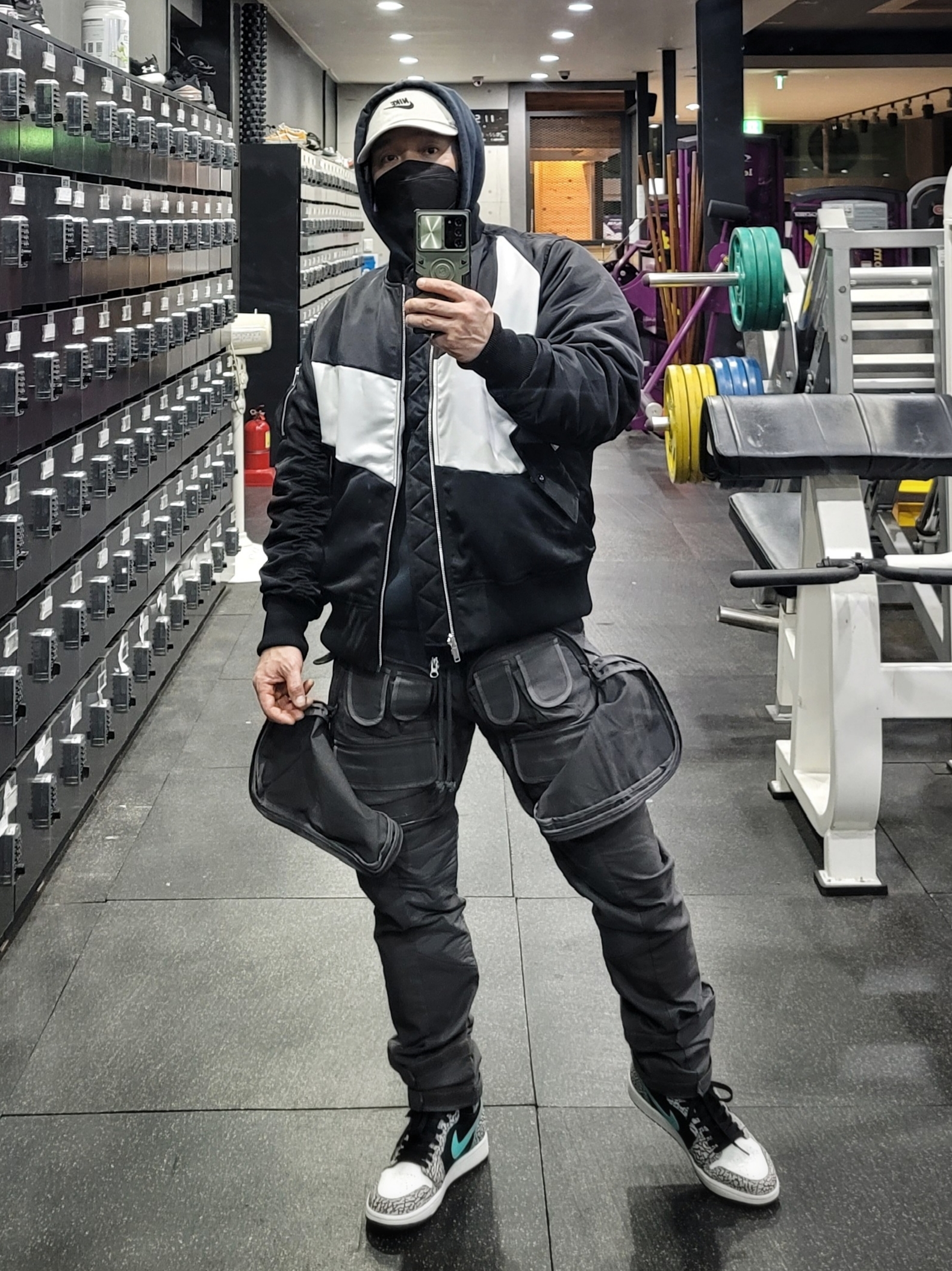 Nike NSW Swoosh Therma-Fit Bomber Black - Asia, Jordan 1 Retro High Black Elephant Print 착용 스타일 - 1