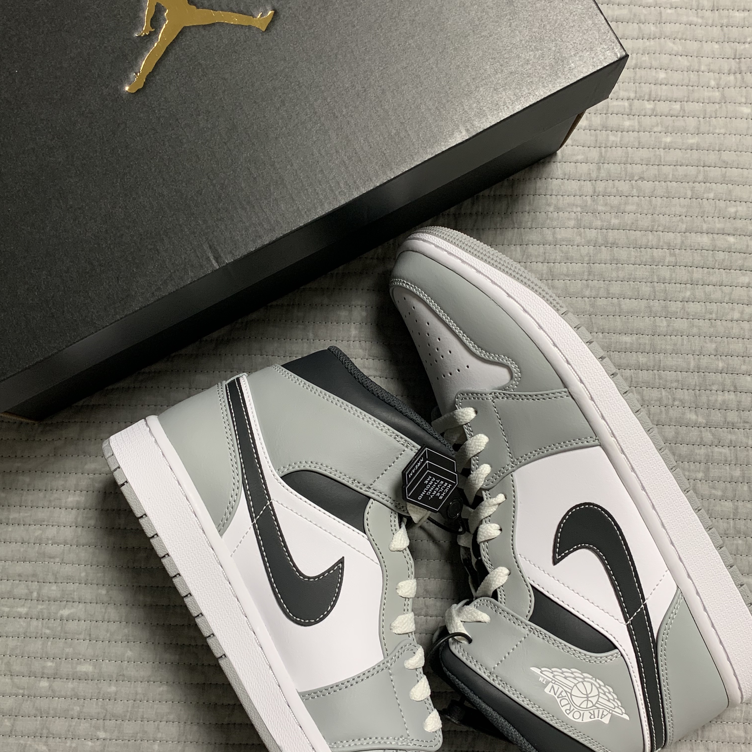 Jordan 1 Mid Light Smoke Grey Anthracite 착용 스타일