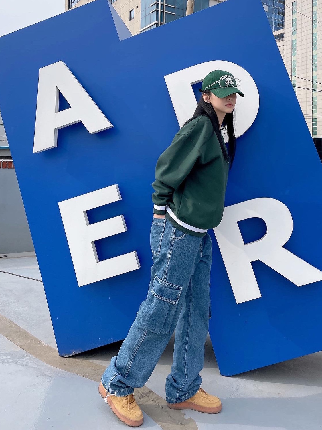 IAB Studio x Yonex Sweatshirt Green, (GS) Nike Air Force 1 LV8 3 Wheat 착용 스타일 - 2