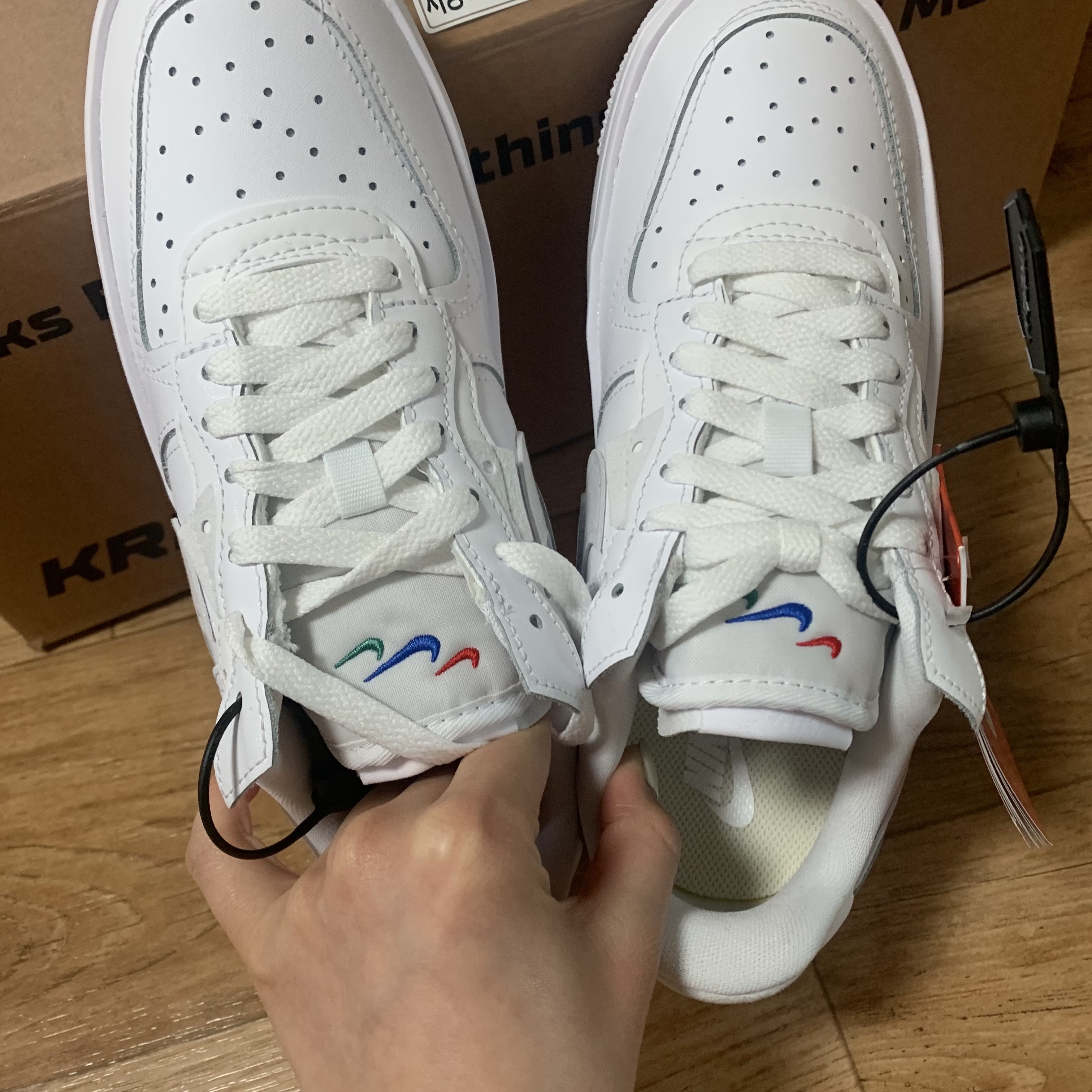 (W) Nike Air Force 1 Fontanka White 착용 스타일 - 1