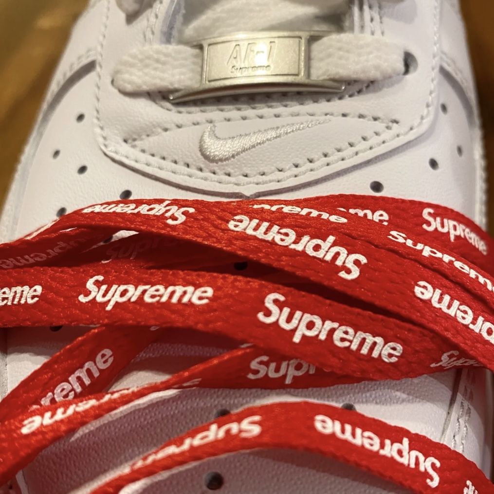 Nike x Supreme Air Force 1 Low White 착용 스타일 - 4