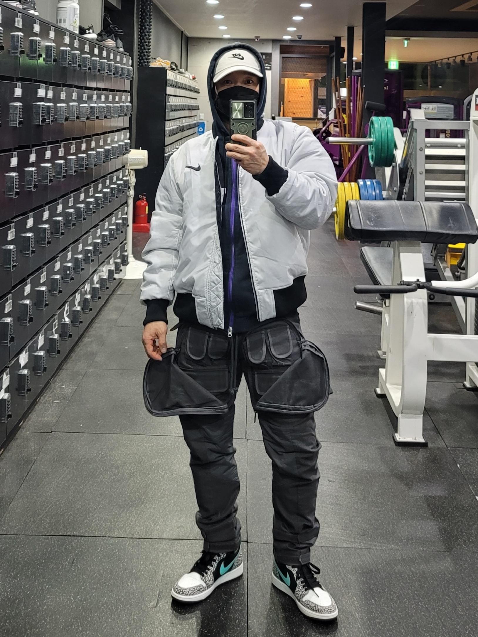 Nike NSW Swoosh Therma-Fit Bomber Black - Asia, Jordan 1 Retro High Black Elephant Print 착용 스타일 - 2