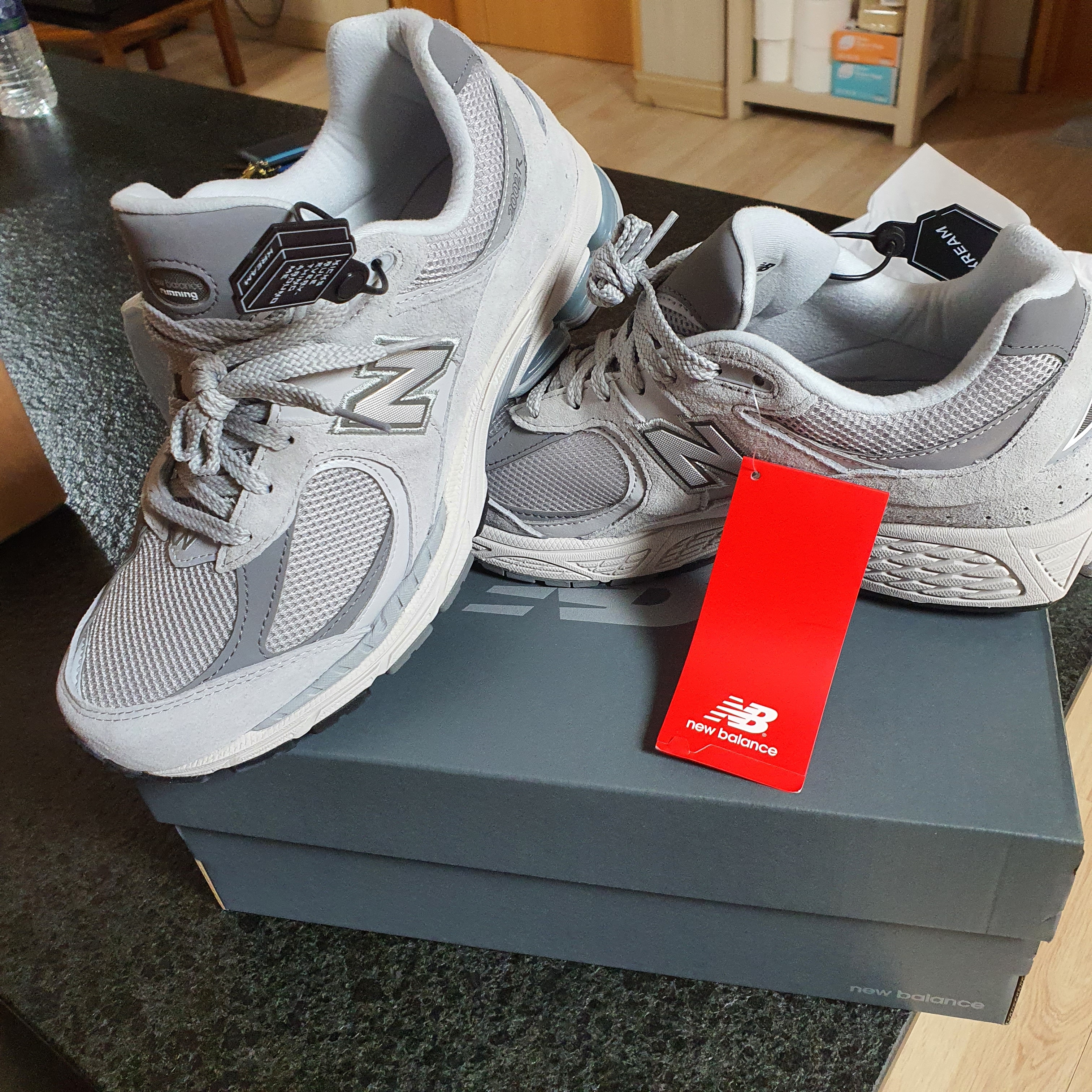 New Balance 2002R T2 Gray 착용 스타일