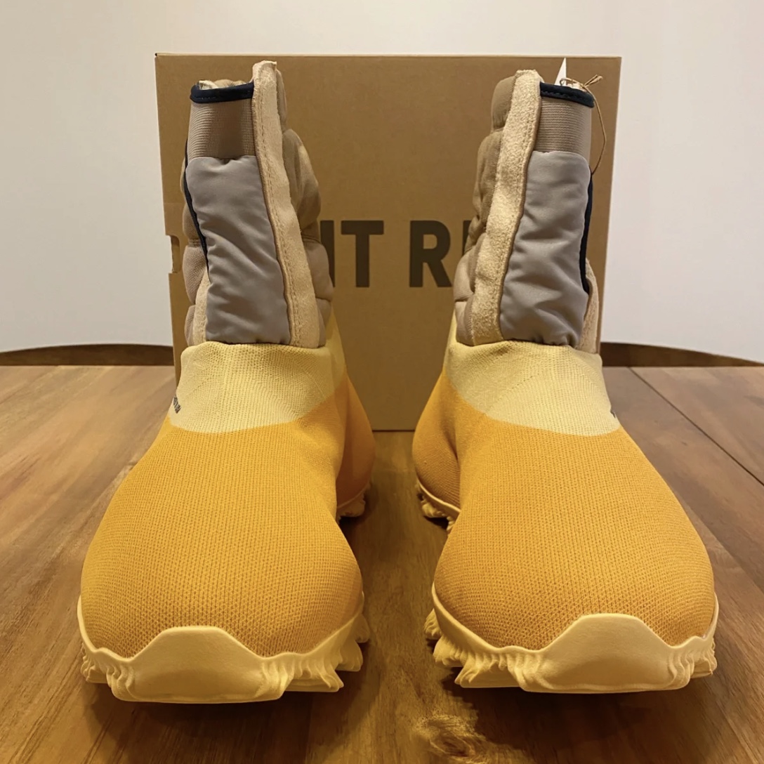 adidas Yeezy Knit RNR Boot Sulfur 착용 스타일 - 2