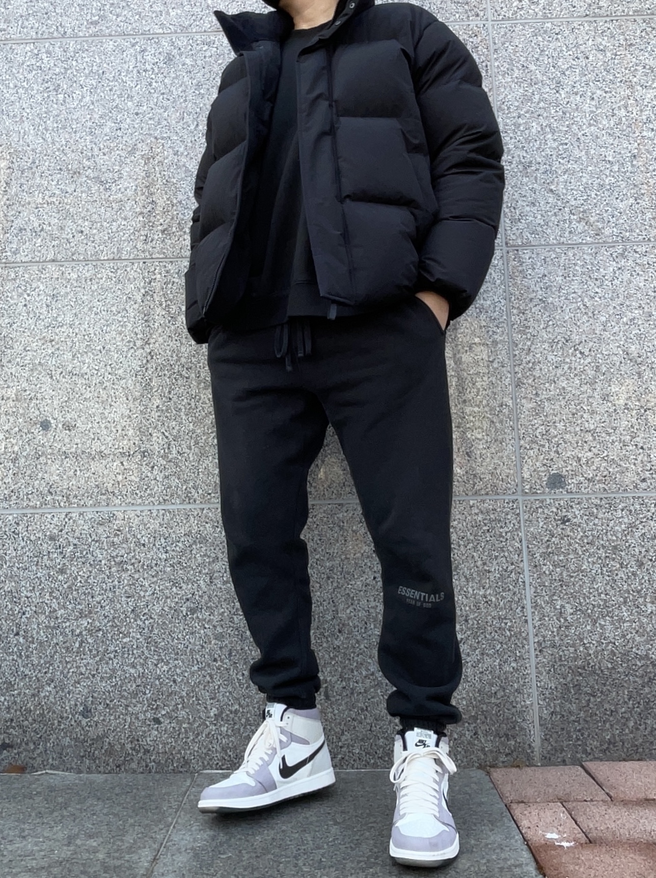 Jordan 1 Element Gore-Tex Sail, Essentials The Core Collection Sweatpants Black 착용 스타일 - 1