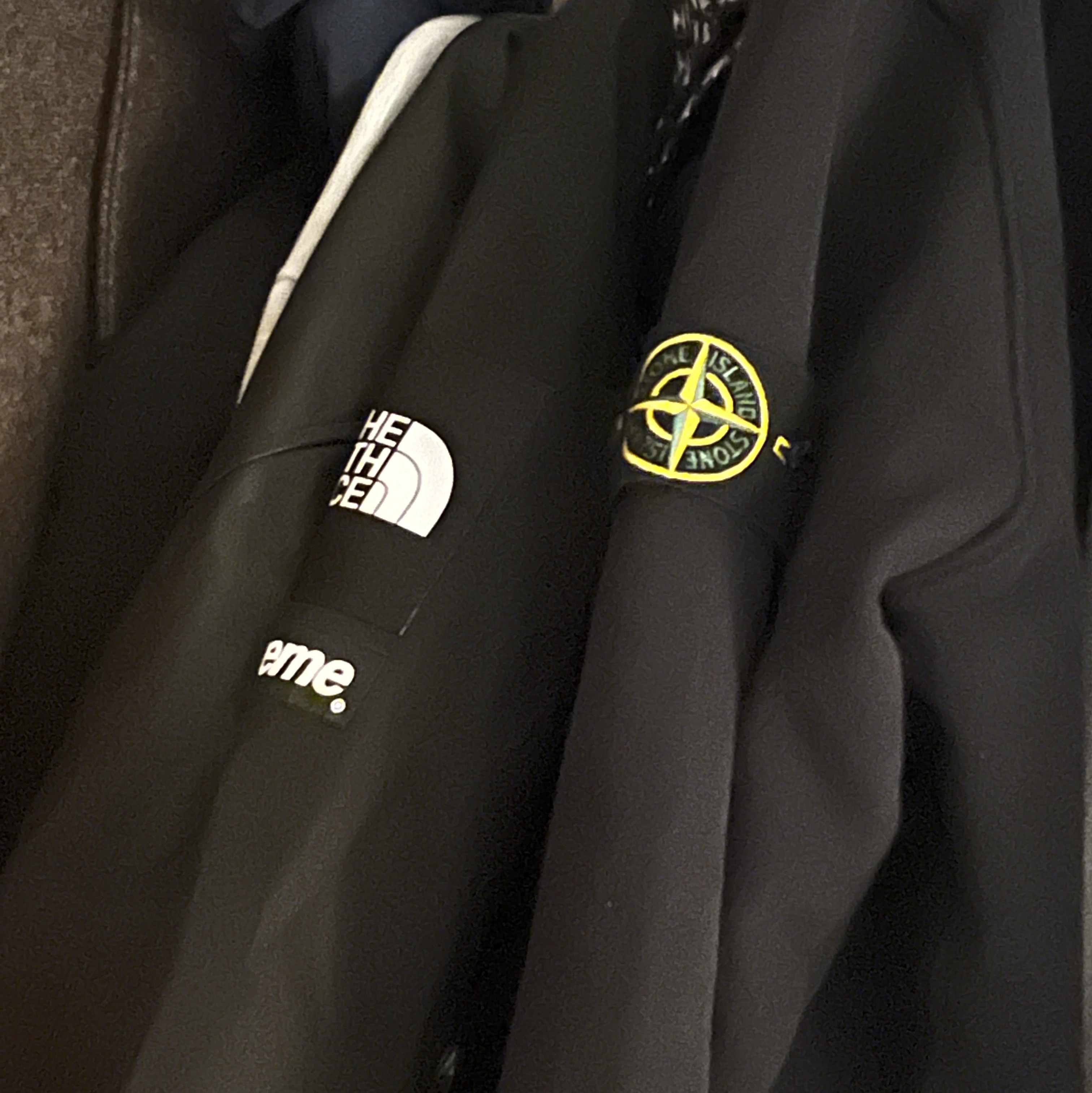 Stone Island 63020 Crewneck Sweatshirt Black - 21FW, Supreme x The North Face Studded Mountain Light Jacket Black - 21SS 착용 스타일