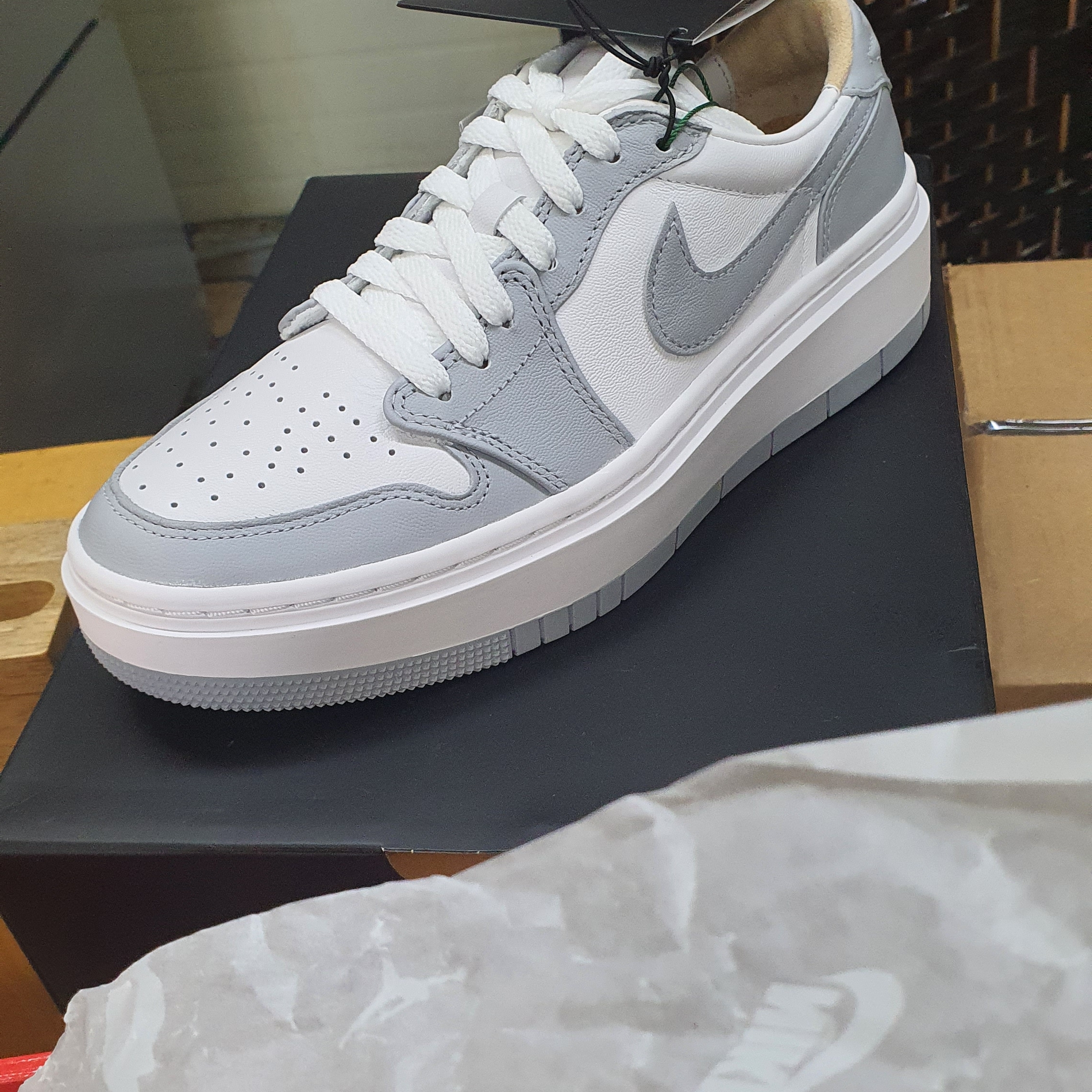 (W) Jordan 1 Elevate Low White and Wolf Grey 착용 스타일