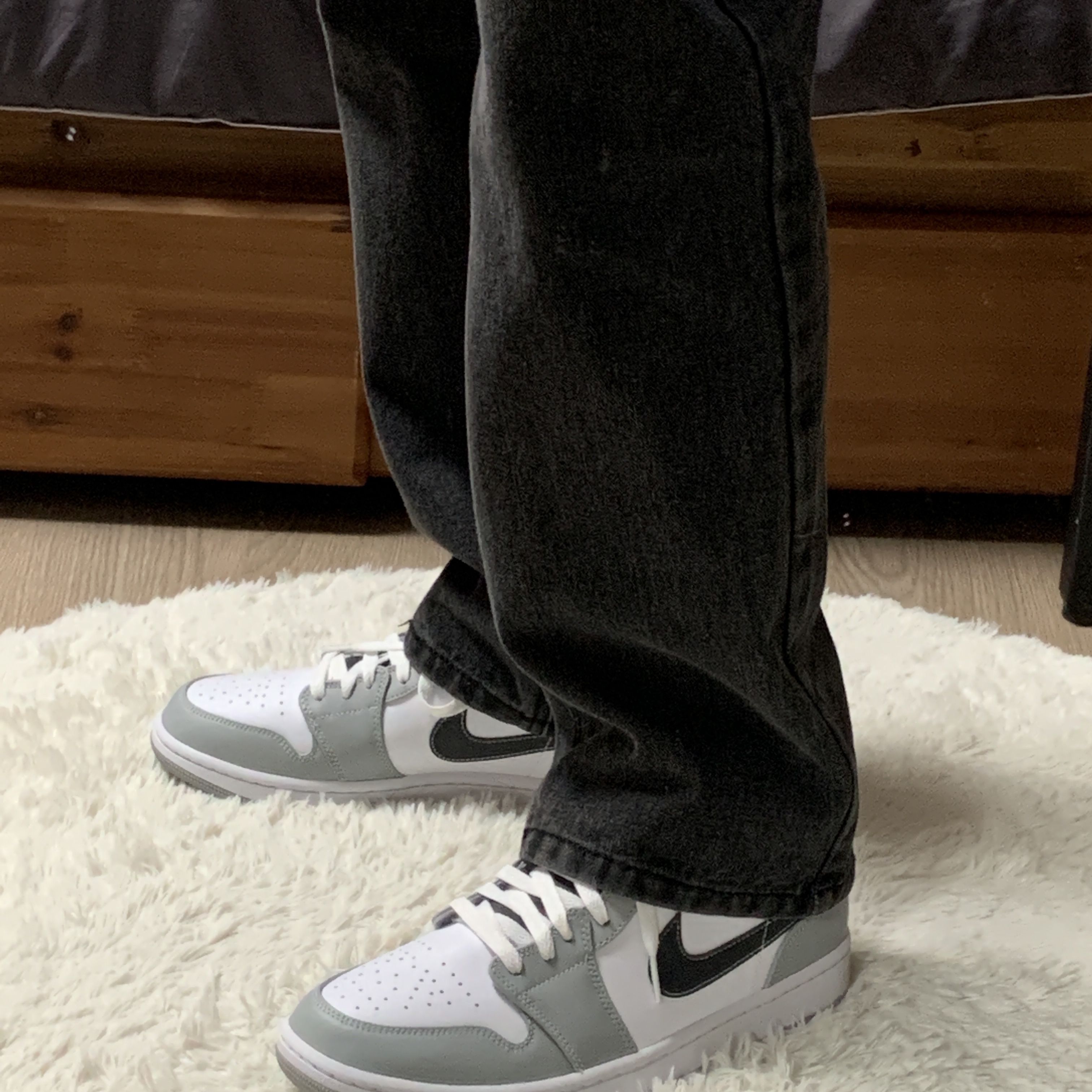 Jordan 1 Mid Light Smoke Grey Anthracite 착용 스타일 - 2