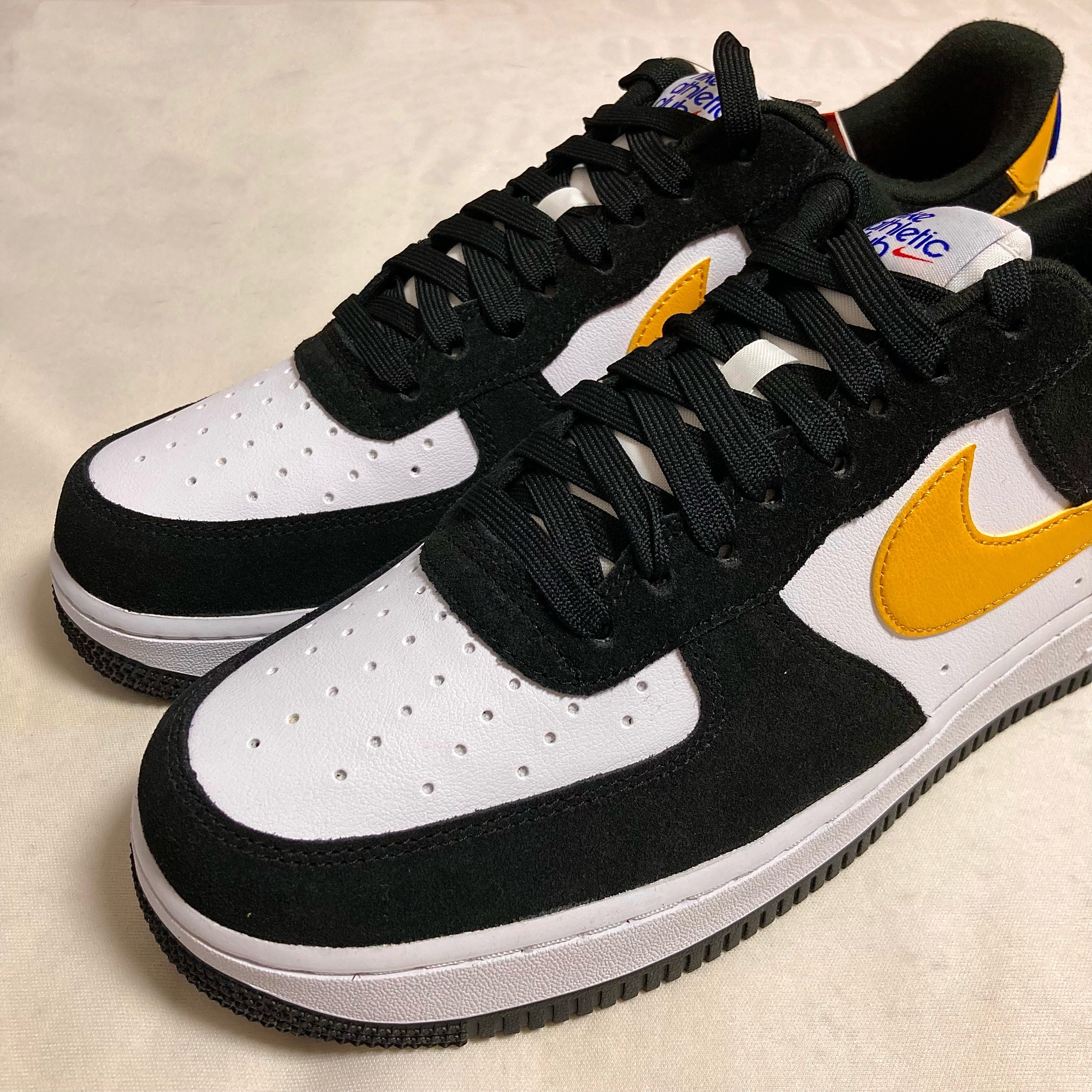 Nike Air Force 1 '07 LV8 Athletic Club Black Dark Sulfur 착용 스타일