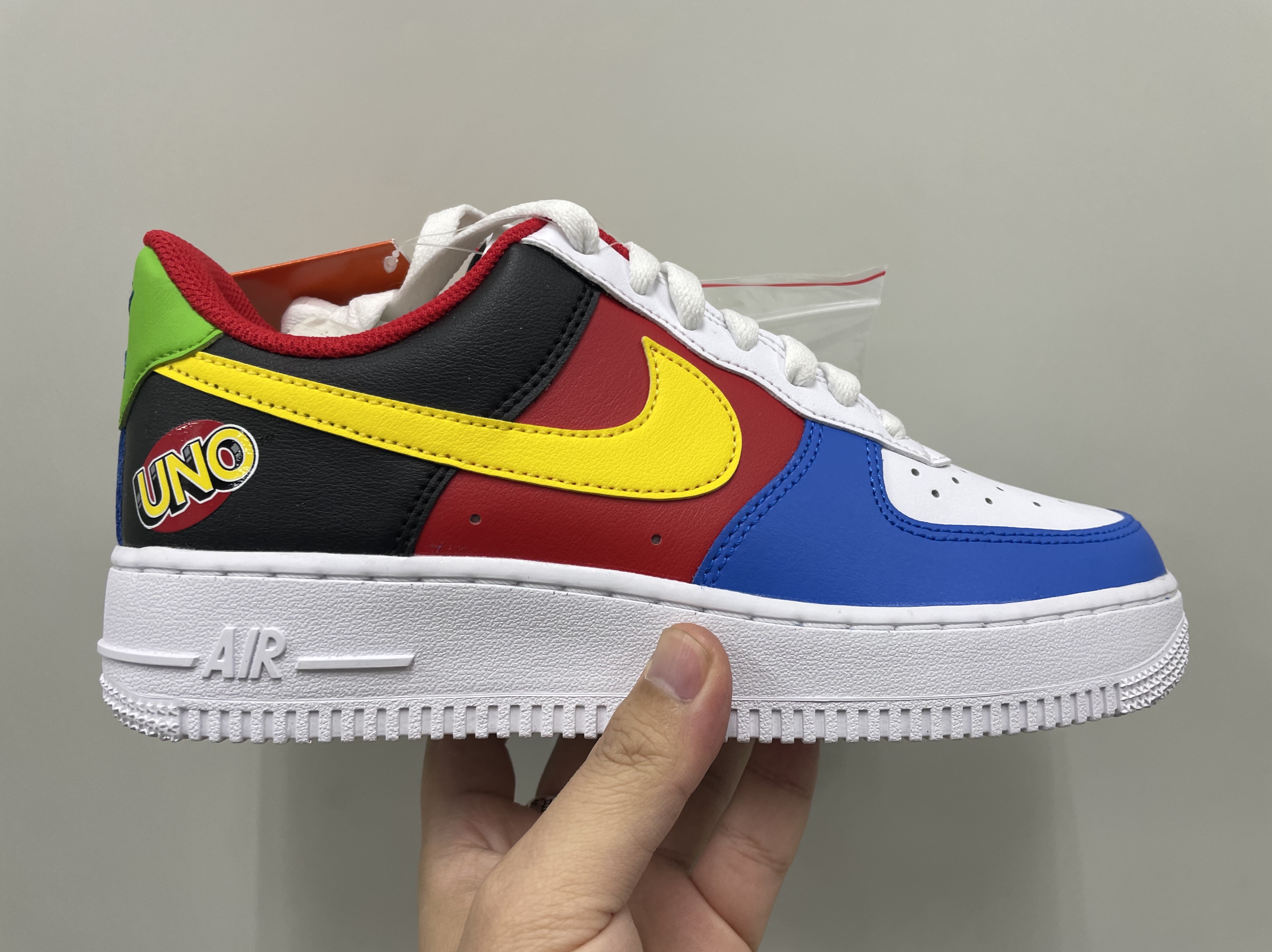 Nike x UNO Air Force 1 '07 QS White Yellow Zest 착용 스타일
