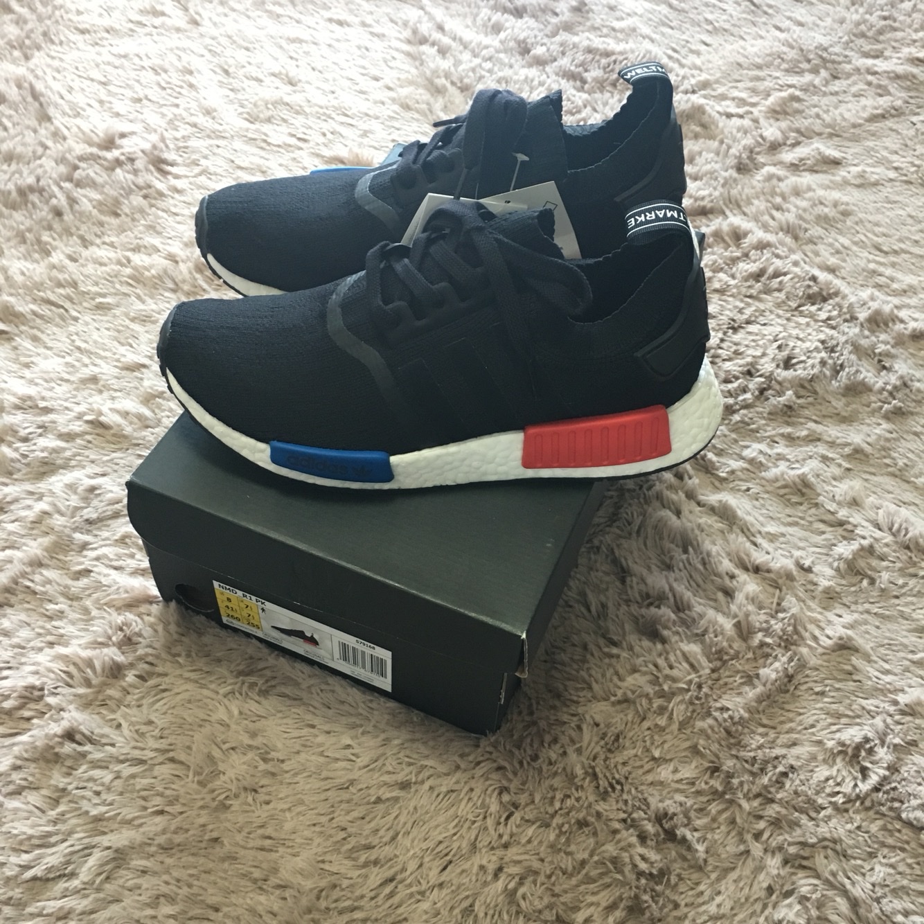 Adidas NMD R1 Core Black Lush Red (2015/2017) 착용 스타일