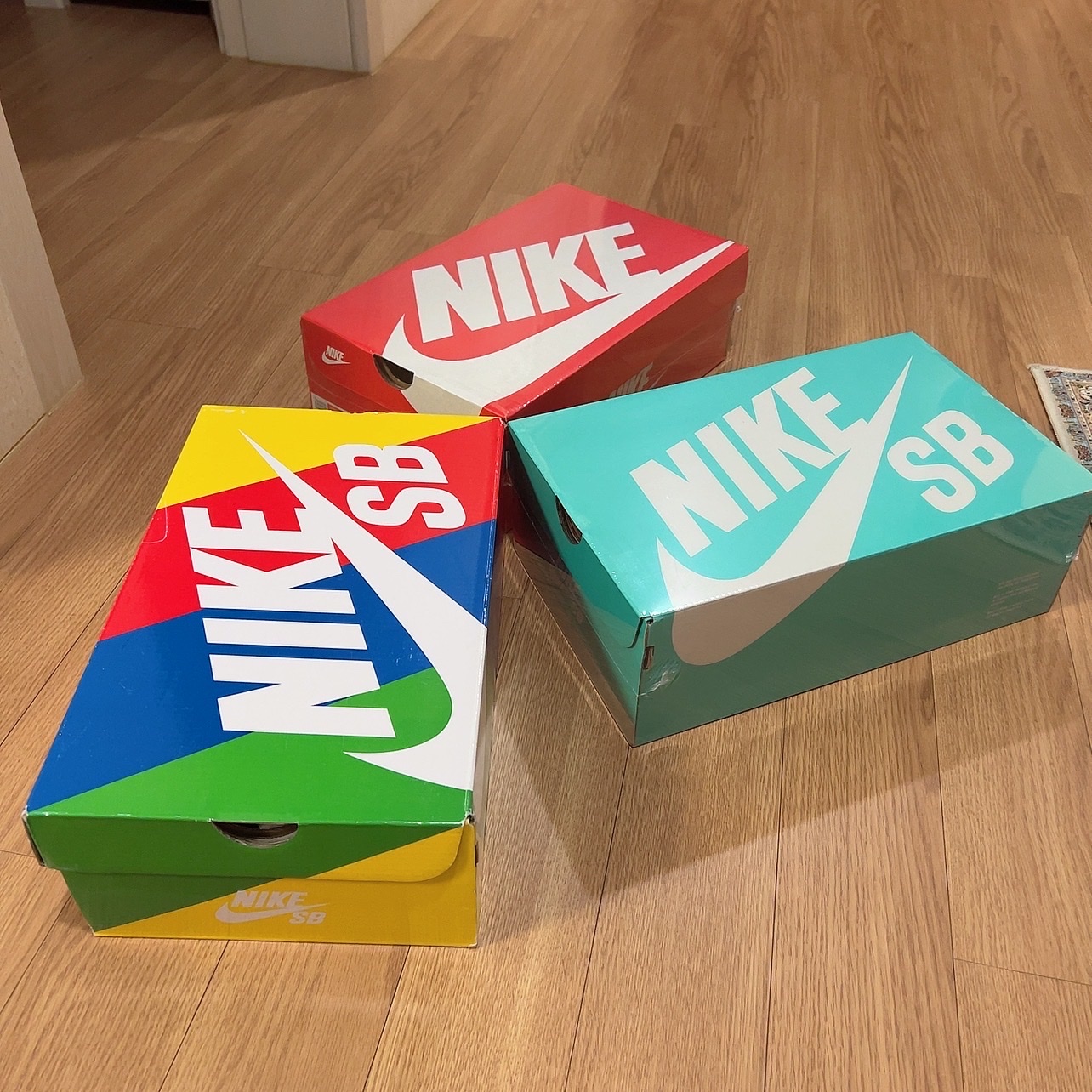 Nike x StrangeLove SB Dunk Low Pink (Regular Box), Nike x Sean Cliver SB Dunk Low Holiday Special 착용 스타일