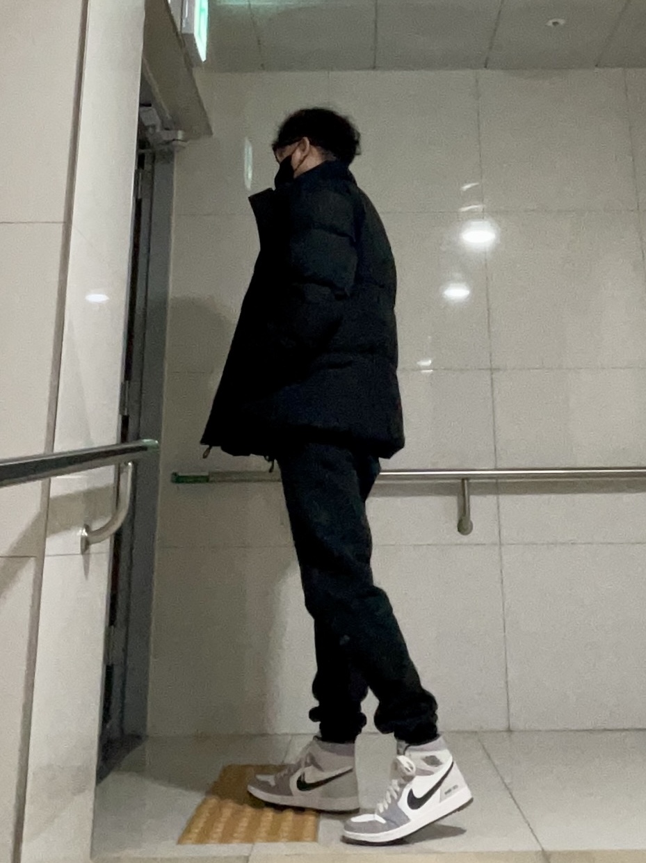 Jordan 1 Element Gore-Tex Sail, Essentials The Core Collection Sweatpants Black 착용 스타일 - 2