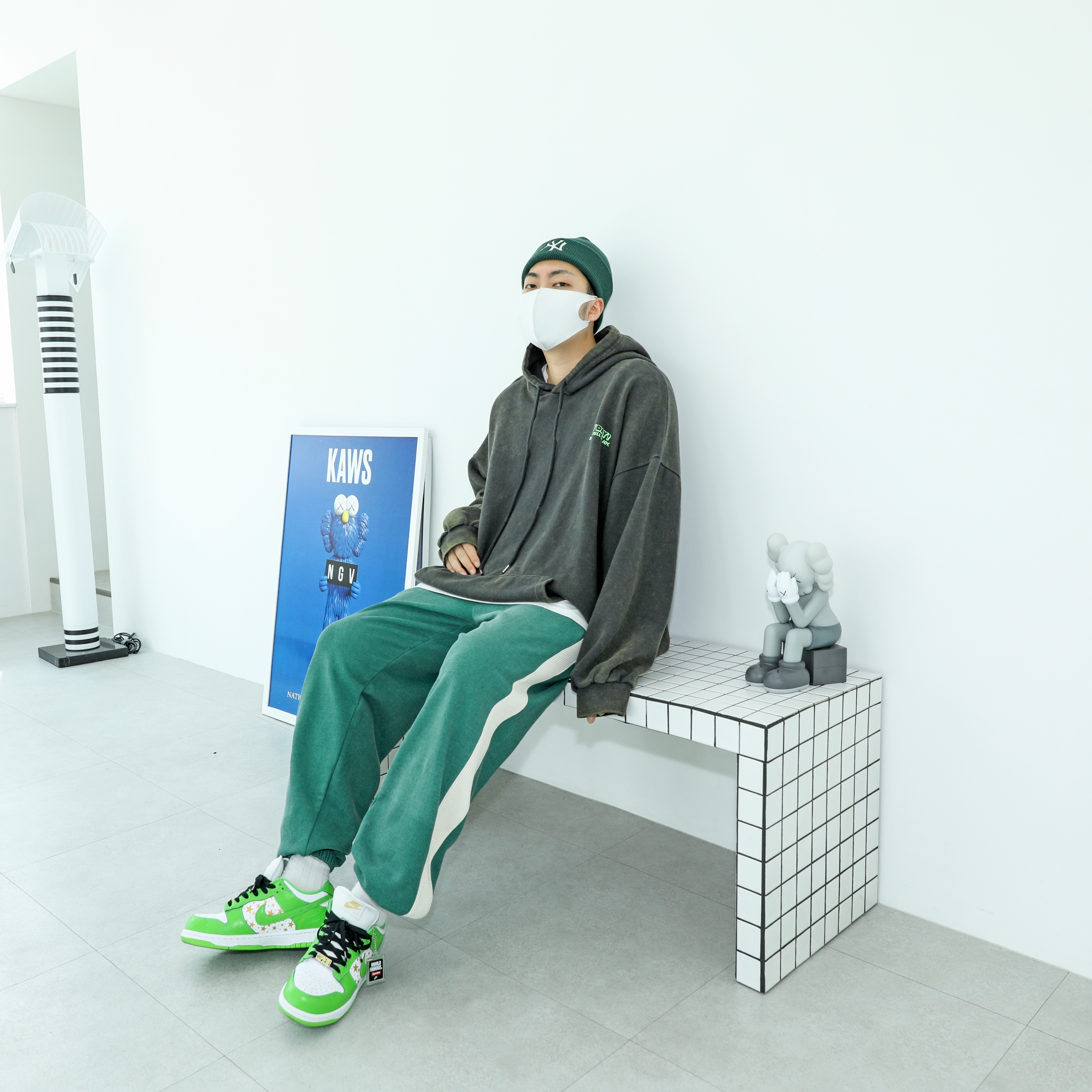 Nike x Supreme SB Dunk Low Mean Green 착용 스타일 - 2