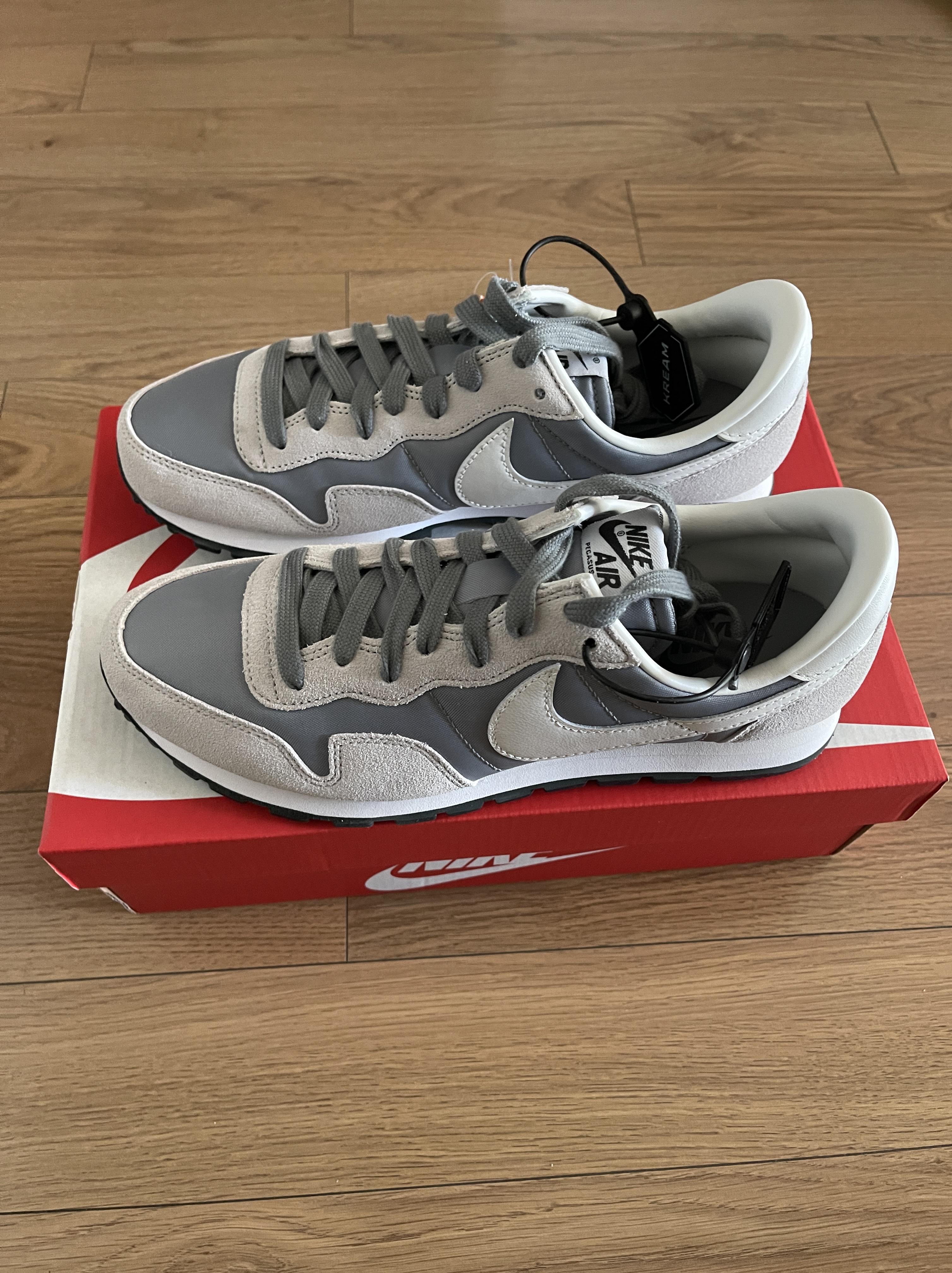 Nike Air Pegasus 83 PRM Grey Fog 착용 스타일