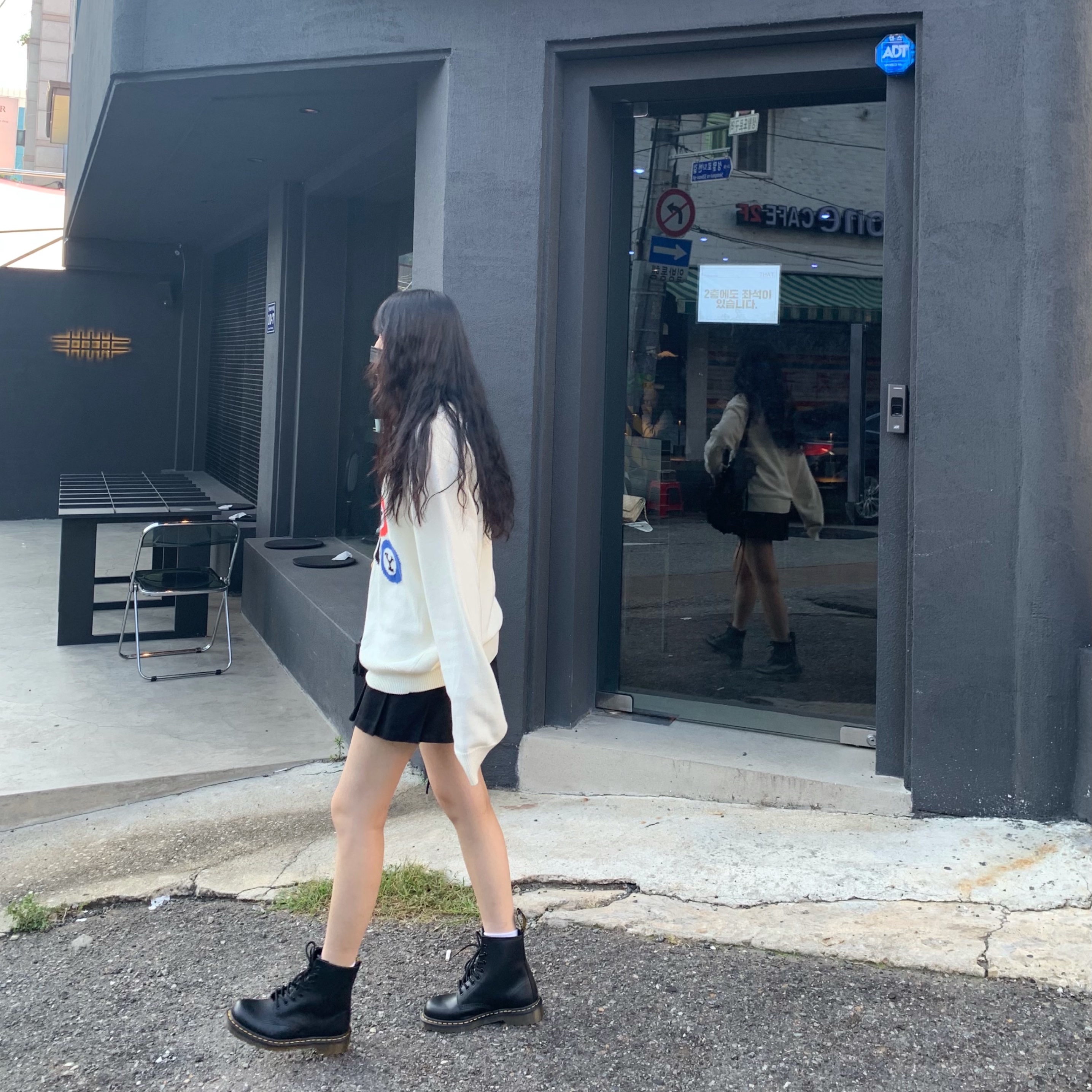 Stussy Billiard Sweater Natural 착용 스타일 - 2