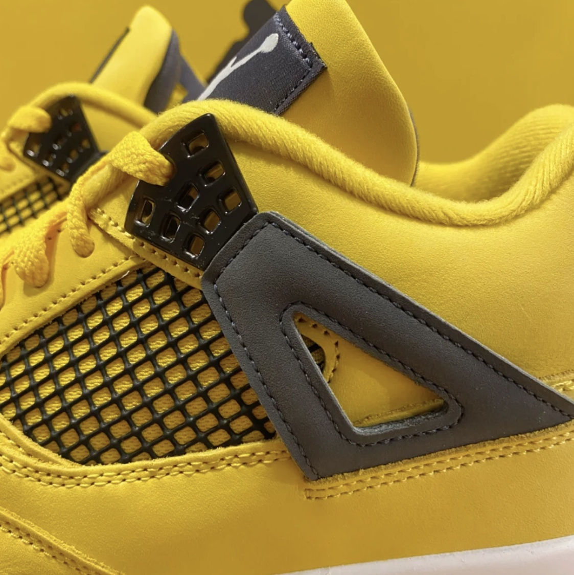 Jordan 4 Retro Lightning 착용 스타일 - 5