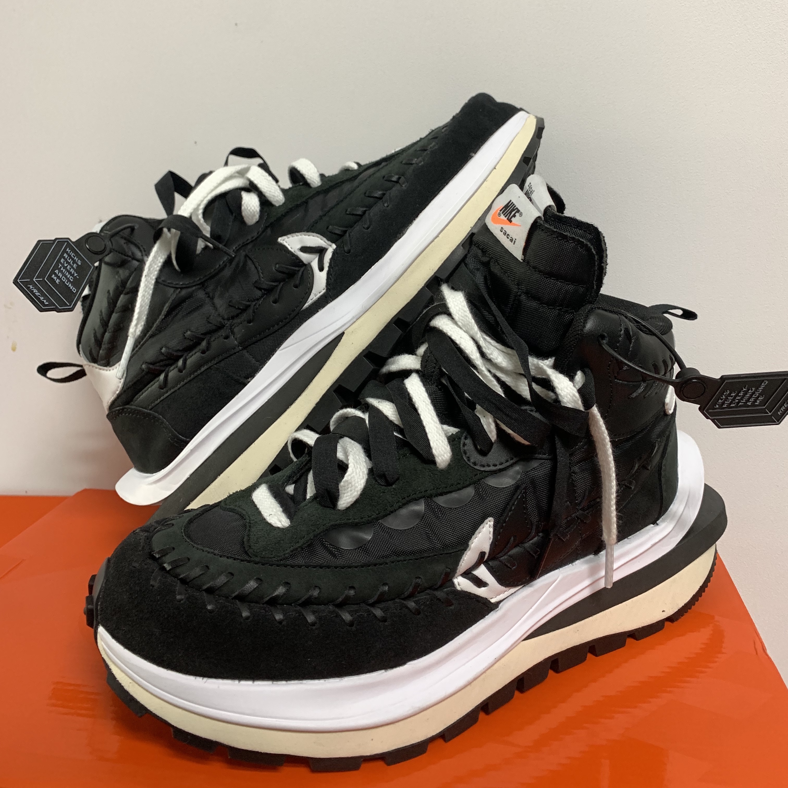 Nike x Sacai x Jean Paul Gaultier VaporWaffle Black White, Nike x Sacai x Jean Paul Gaultier VaporWaffle Sesame Blue Void 착용 스타일 - 5