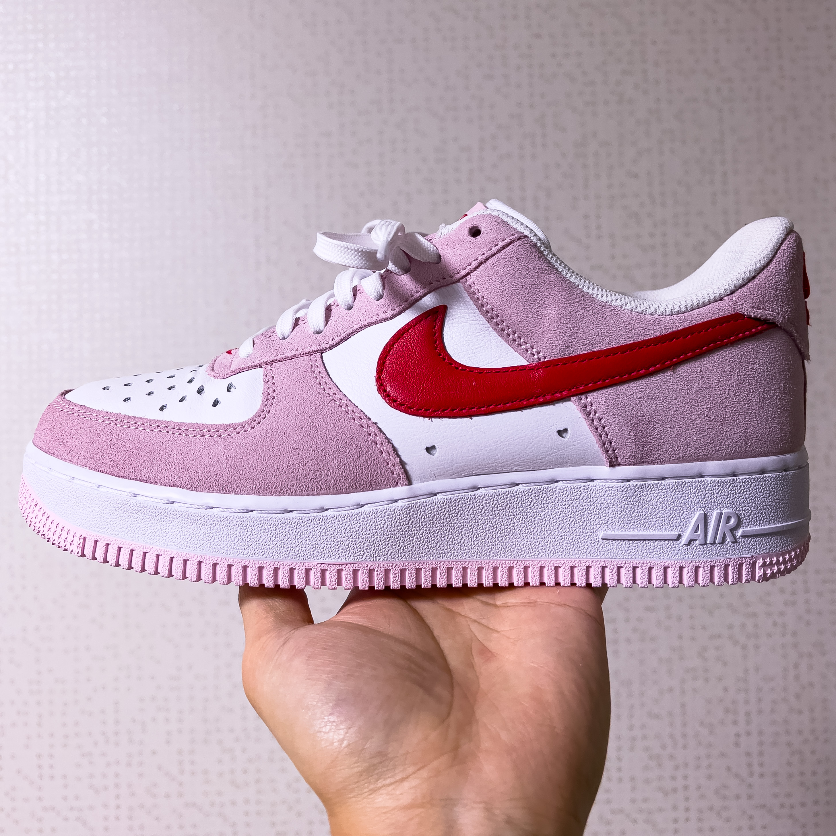 Nike Air Force 1 '07 QS Valentine's Day 착용 스타일