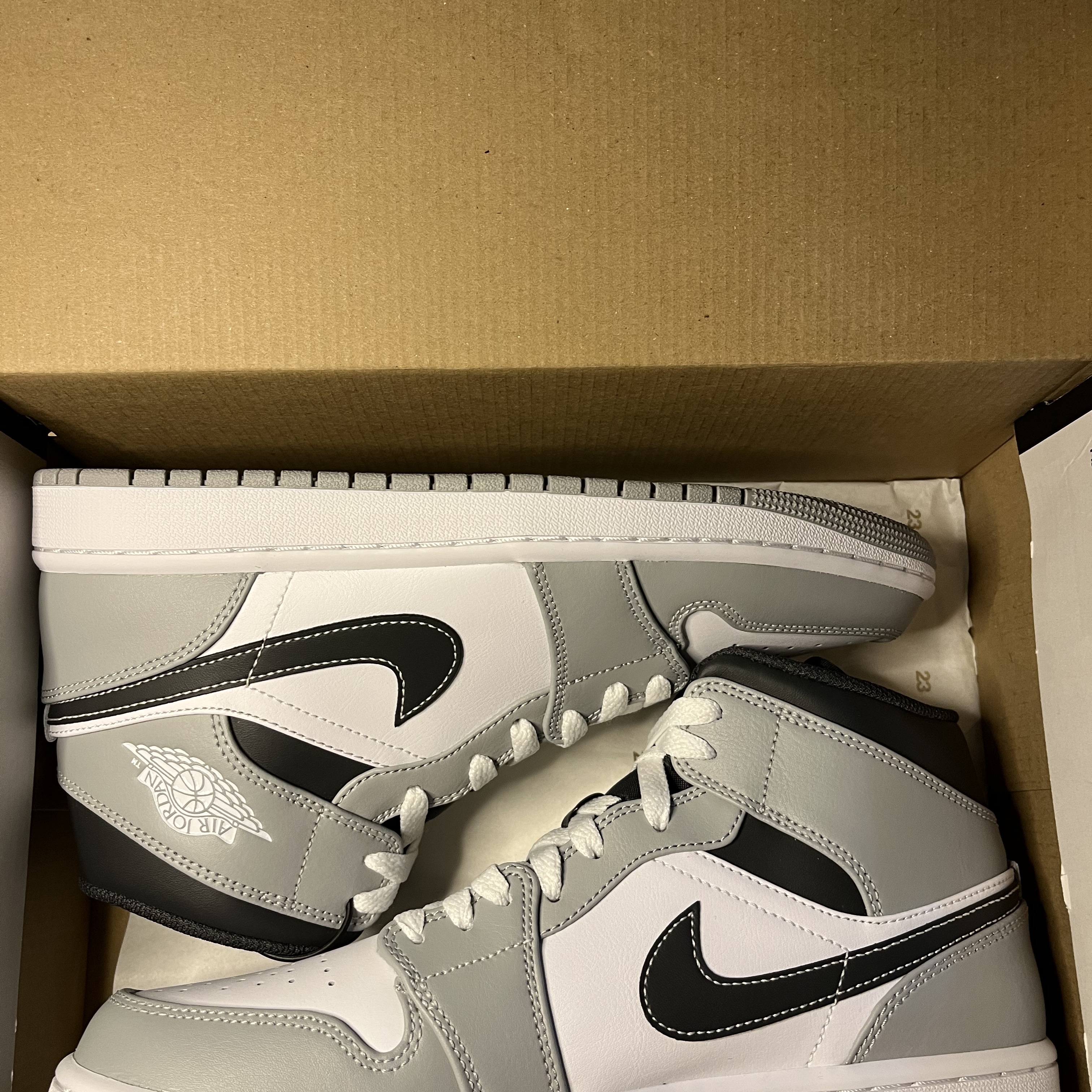Jordan 1 Mid Light Smoke Grey Anthracite 착용 스타일