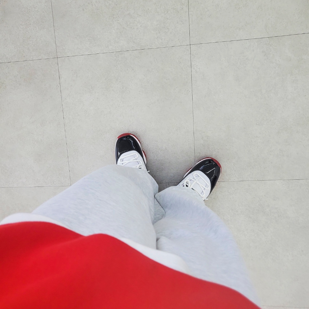 Jordan 11 Retro Low Concord Bred 착용 스타일 - 2