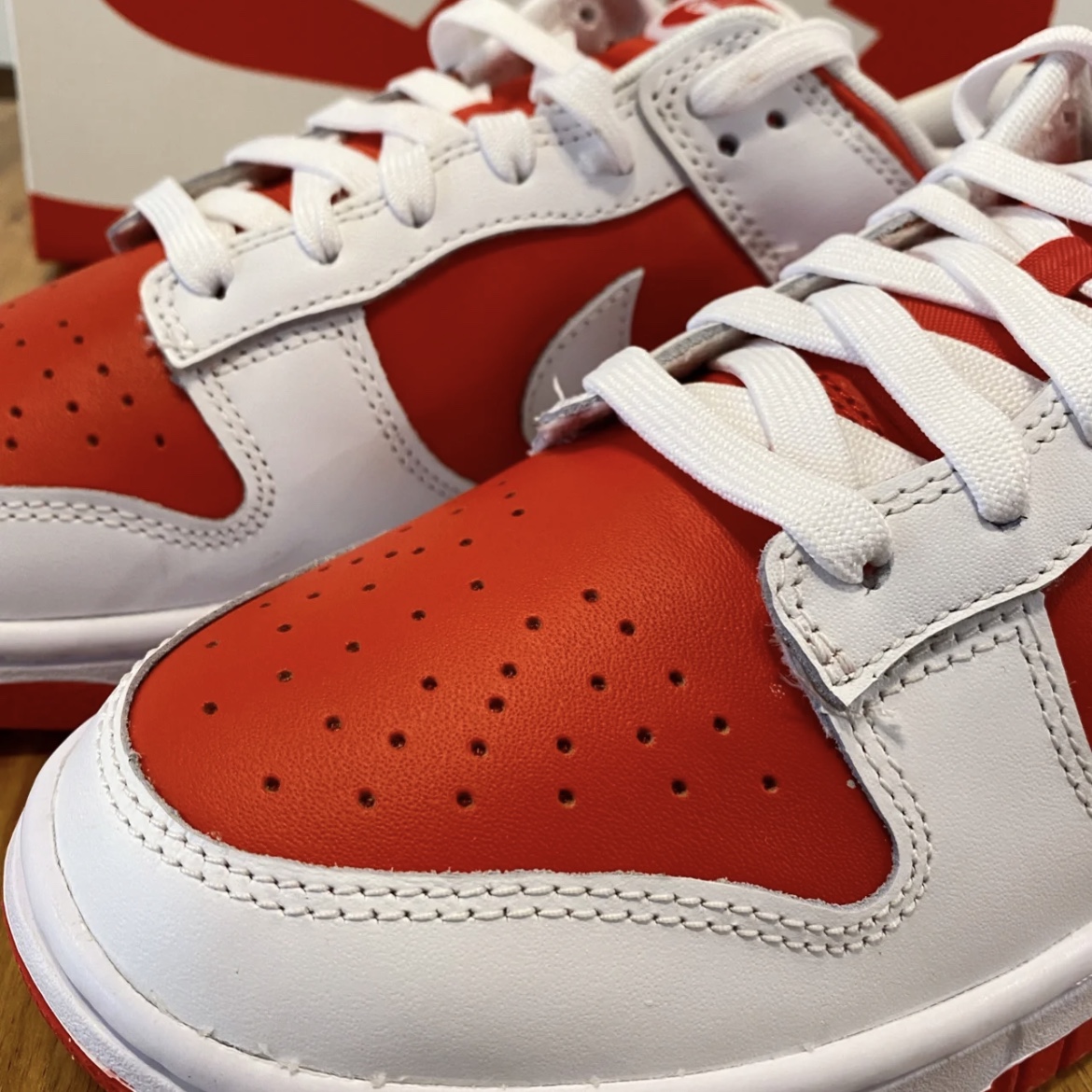 Nike Dunk Low Retro Championship Red 착용 스타일 - 5