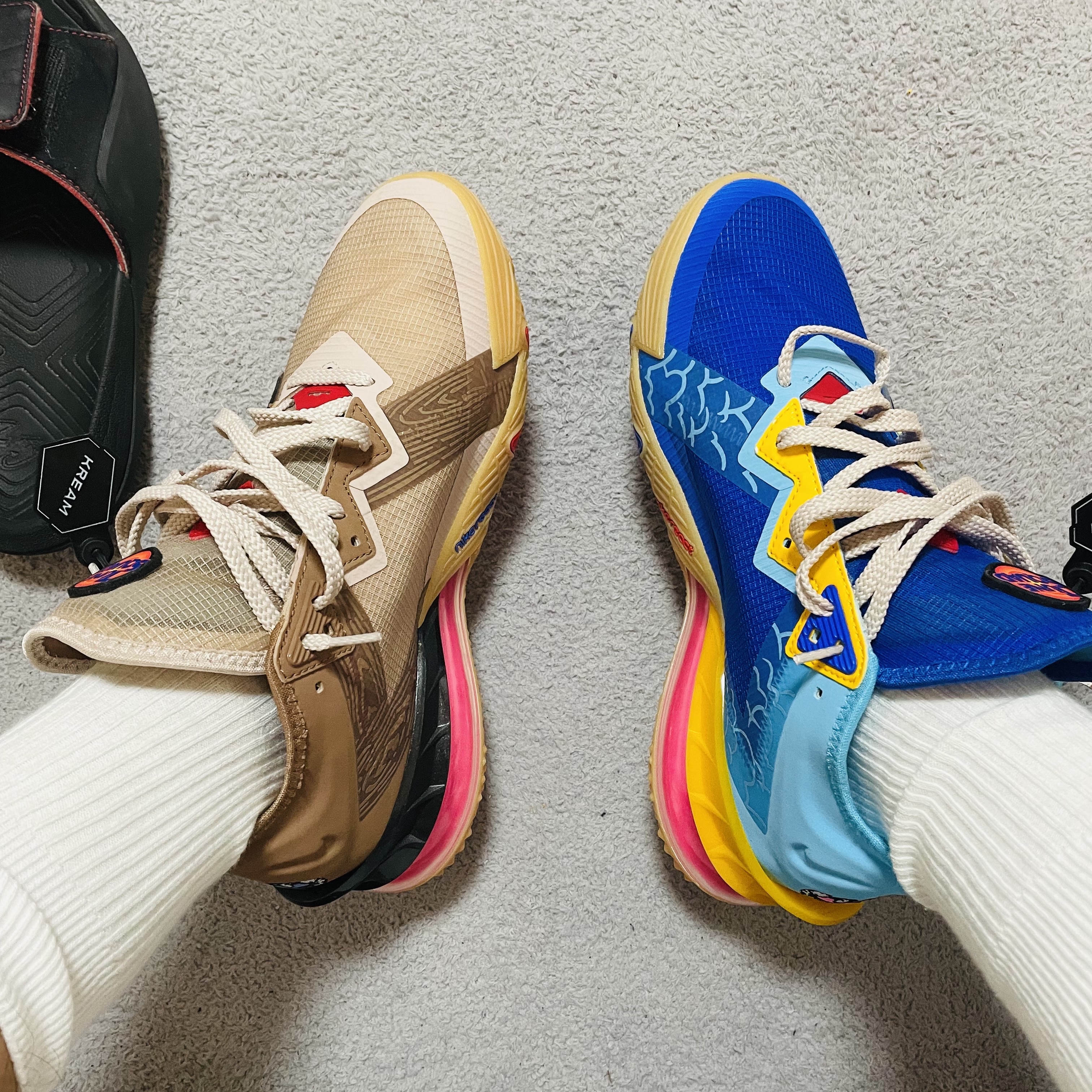 Nike LeBron 18 Low Wile E. vs Roadrunner 착용 스타일 - 2