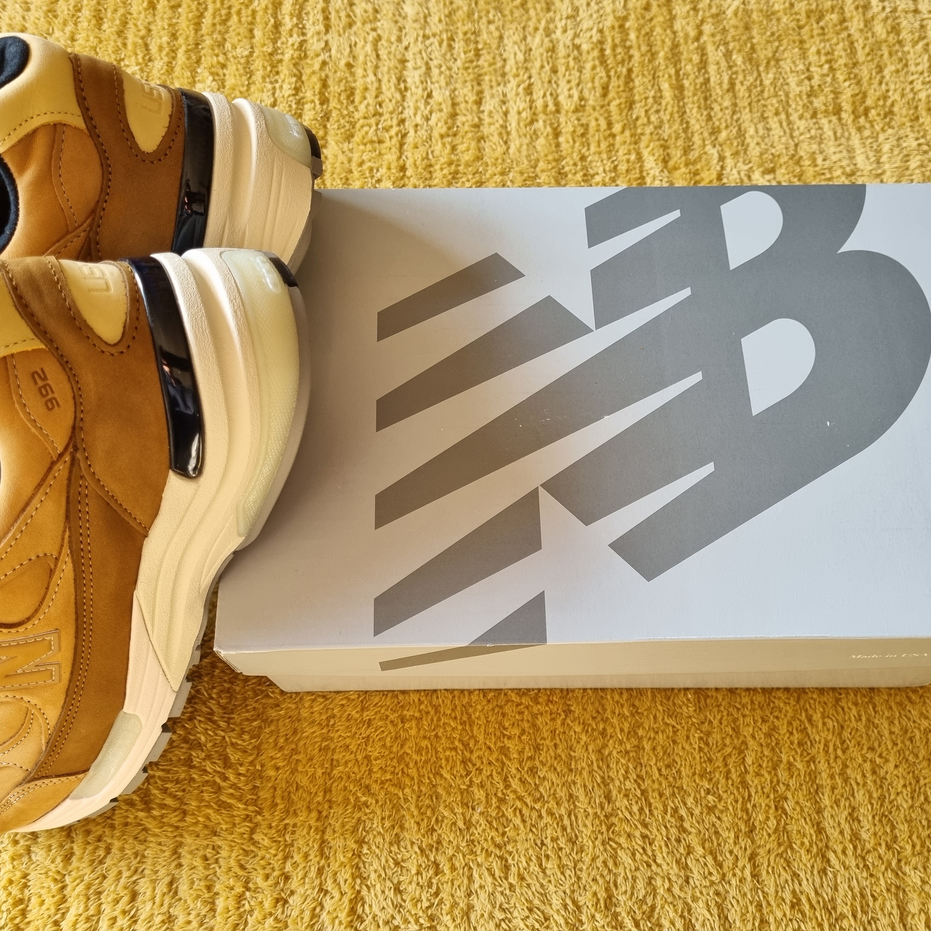 New Balance 992 Made in USA Brown 착용 스타일 - 3