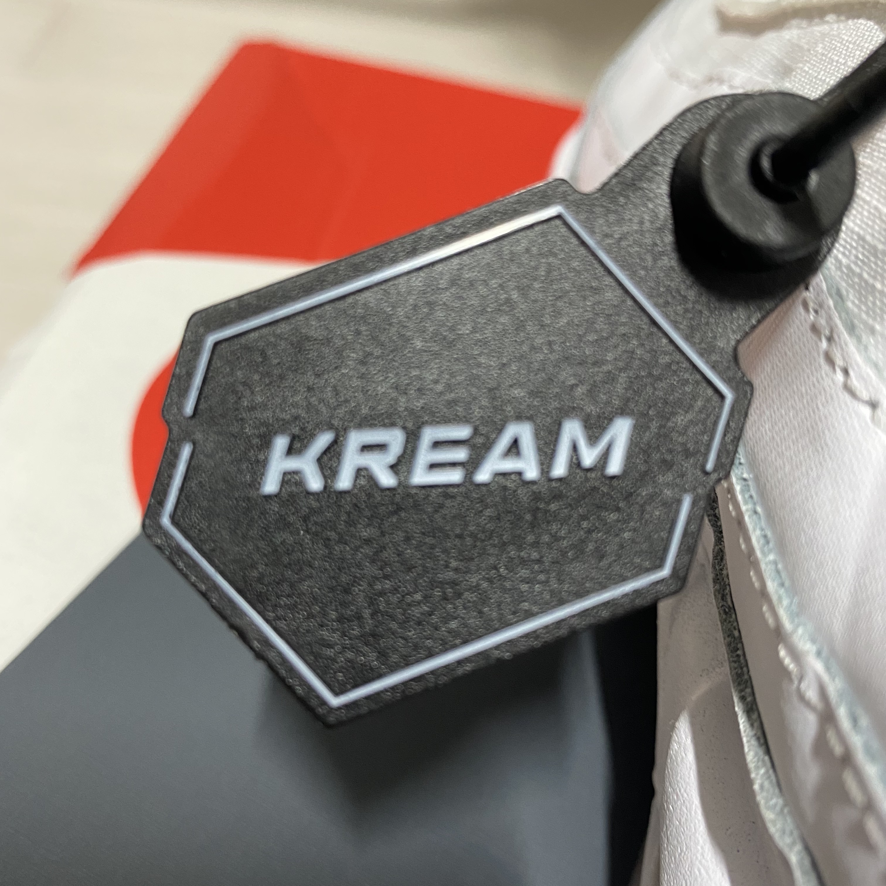 Nike Air Max 95 Essential Triple White 착용 스타일 - 1
