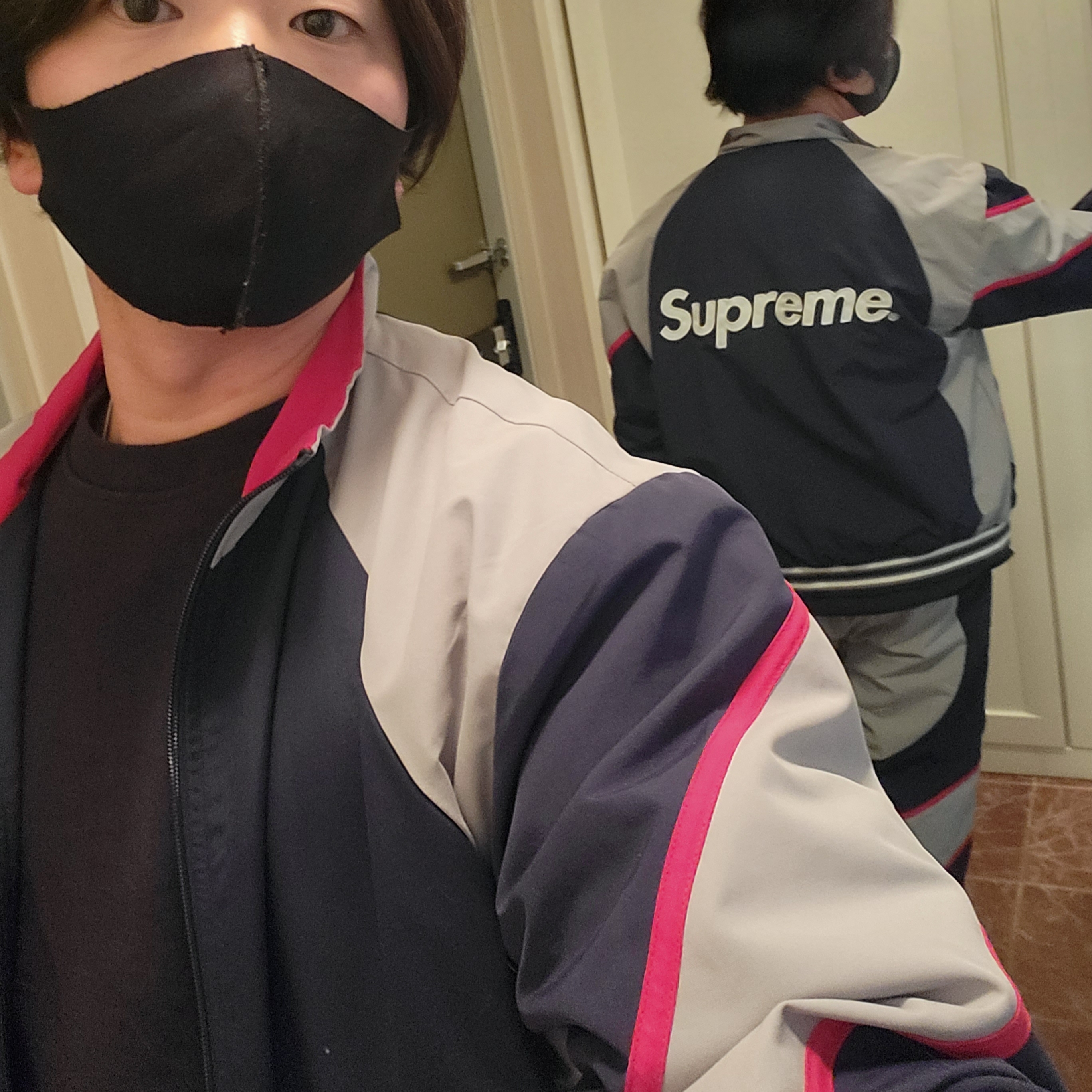 Supreme x New York Yankees Track Jacket Navy - 21FW, Supreme x New York Yankees Track Pants Navy - 21FW 착용 스타일 - 2