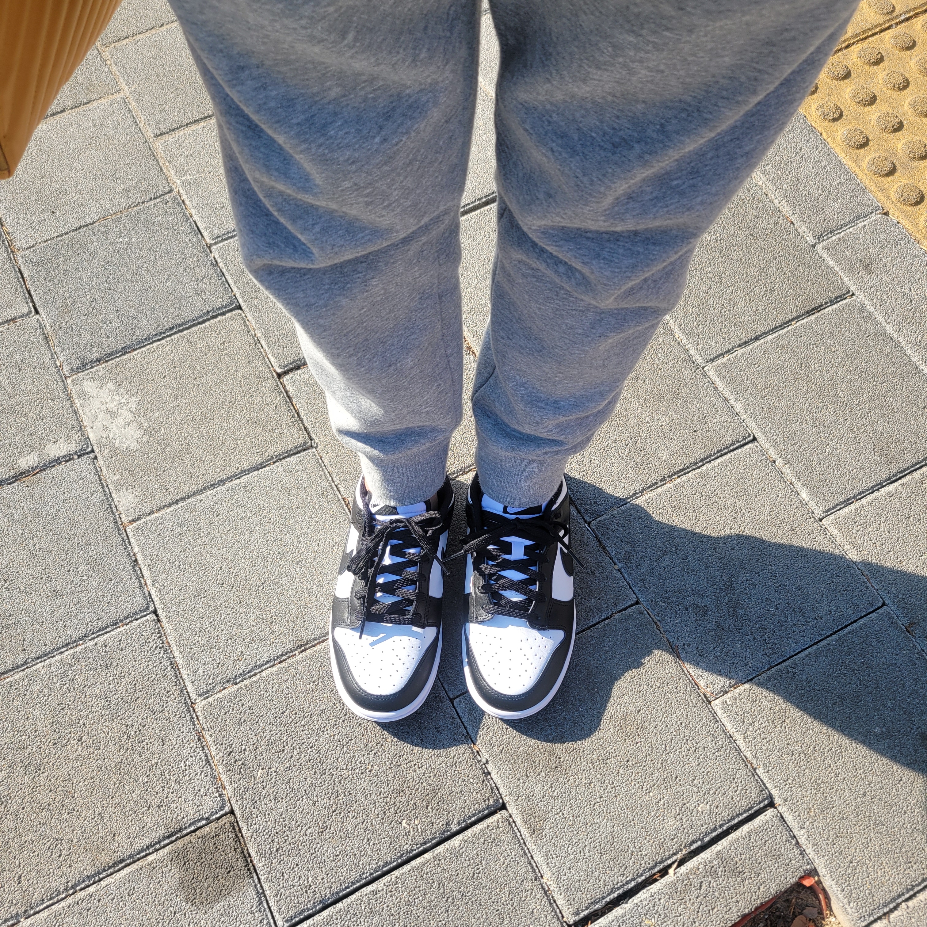 (W) Nike Dunk Low Black 착용 스타일 - 2