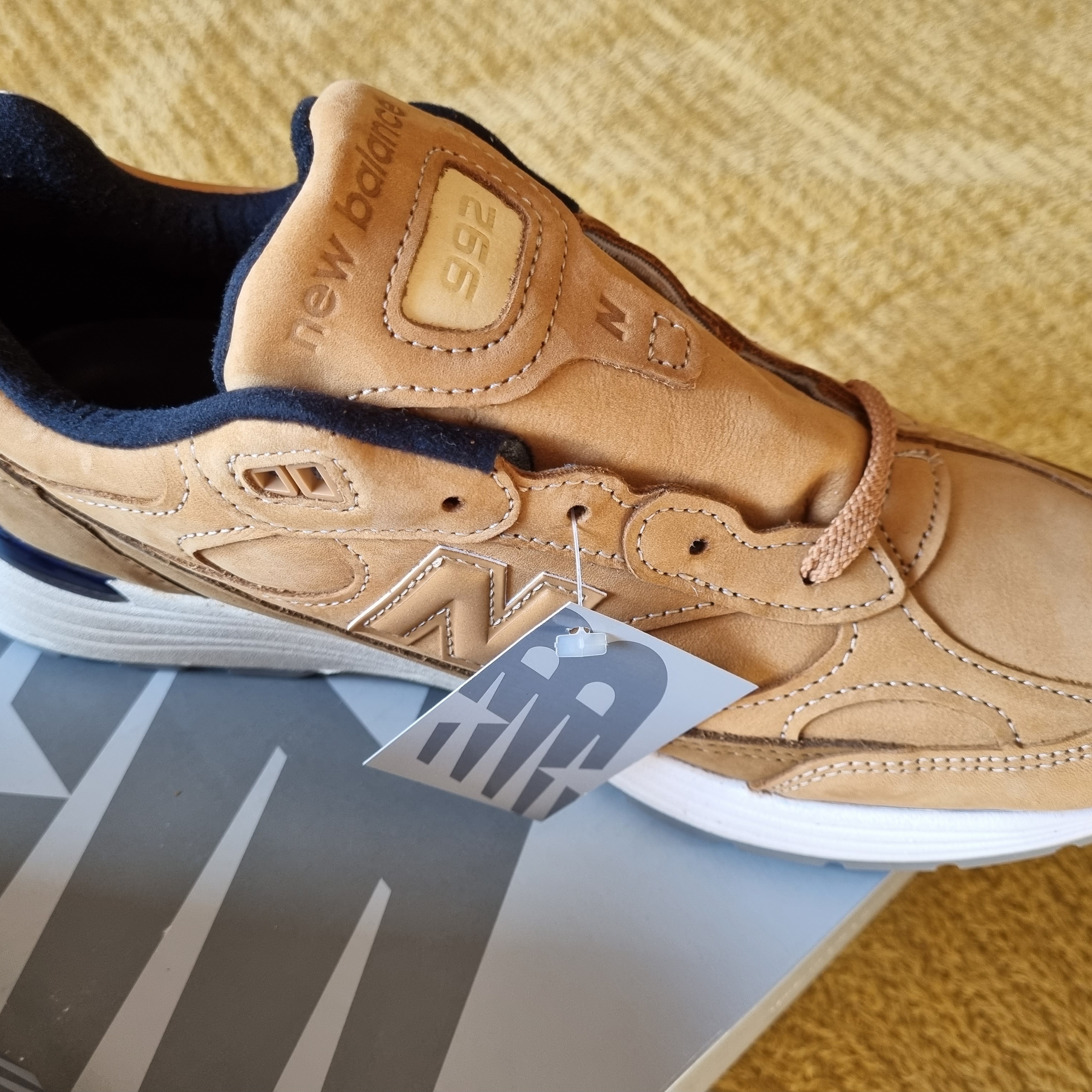 New Balance 992 Made in USA Brown 착용 스타일 - 2