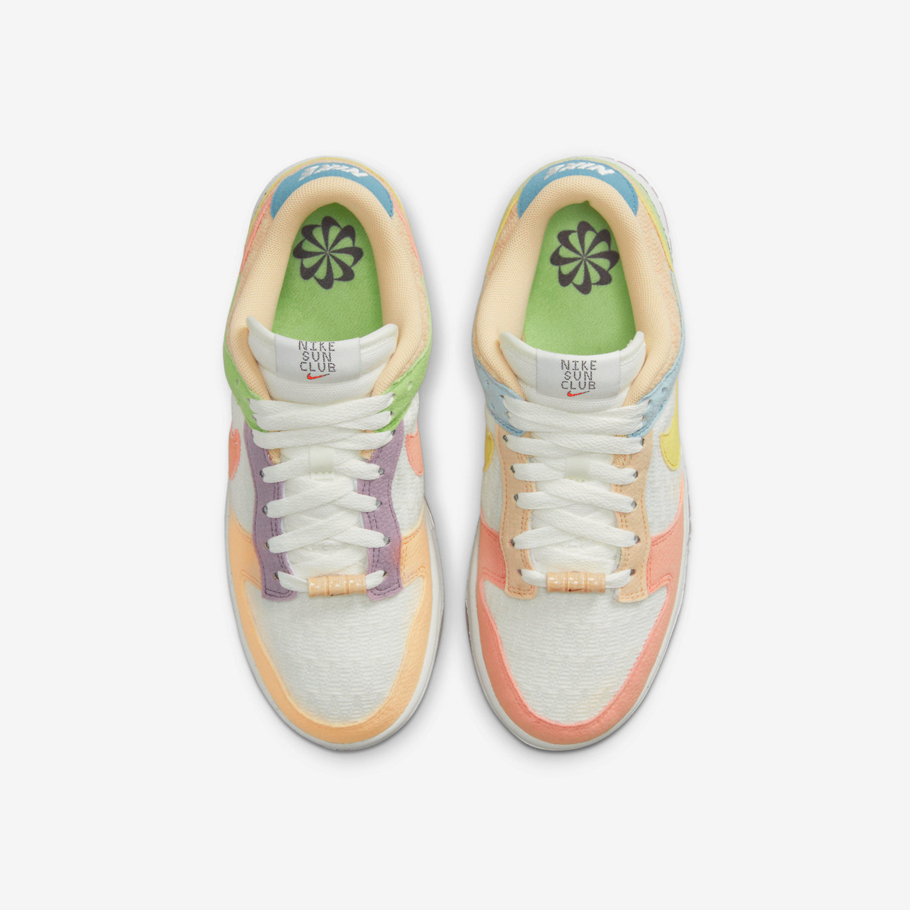 (W) Nike Dunk Low SE Sun Club Sanded Gold 착용 스타일 - 4