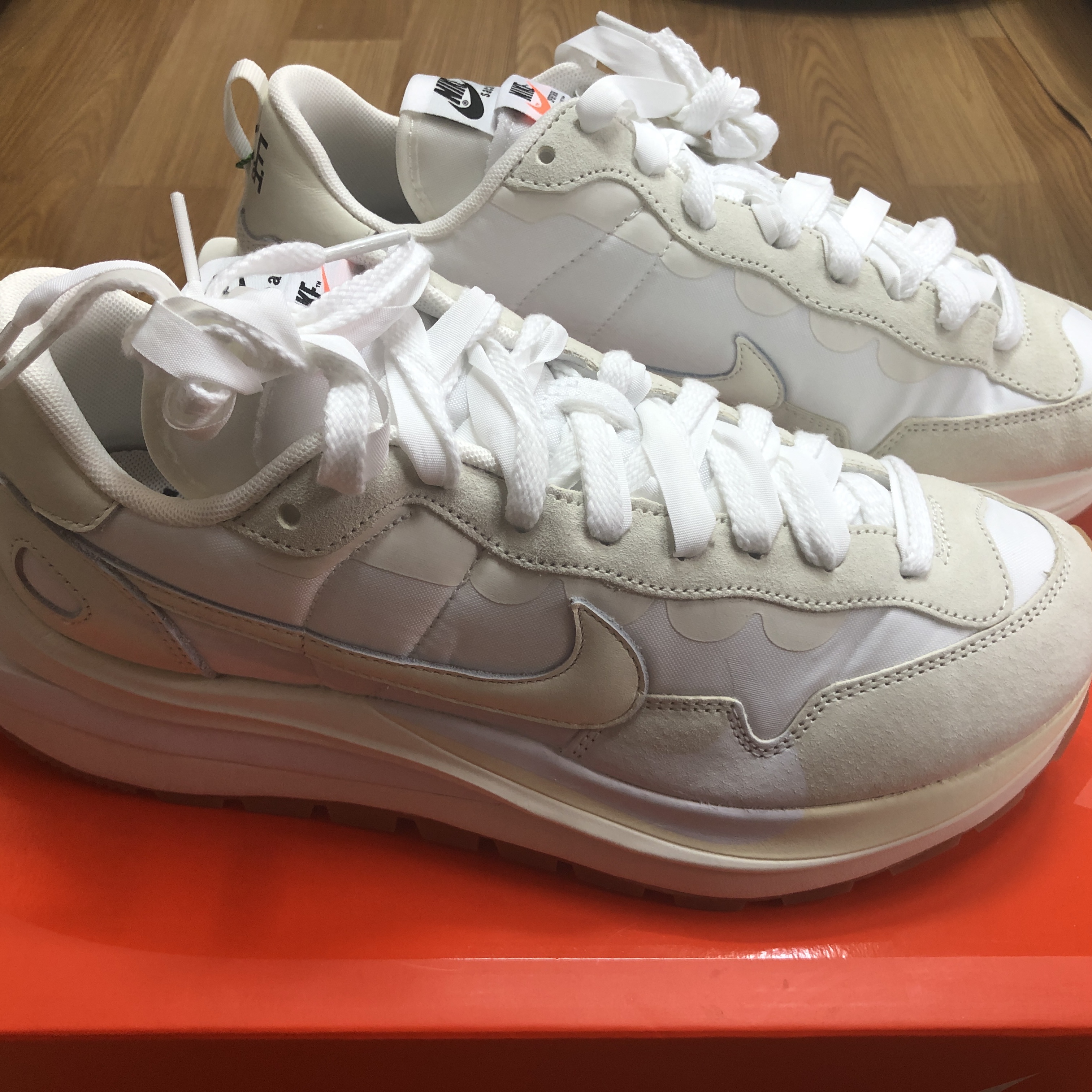 Nike x Sacai VaporWaffle White and Gum 착용 스타일 - 1
