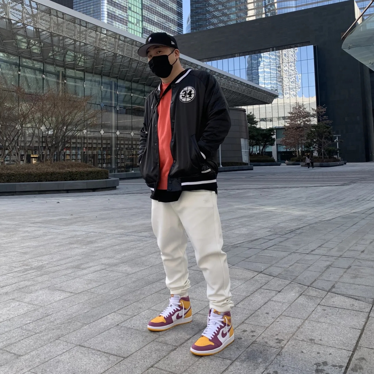 Jordan 1 Retro High OG University Gold Light Bordeaux 착용 스타일