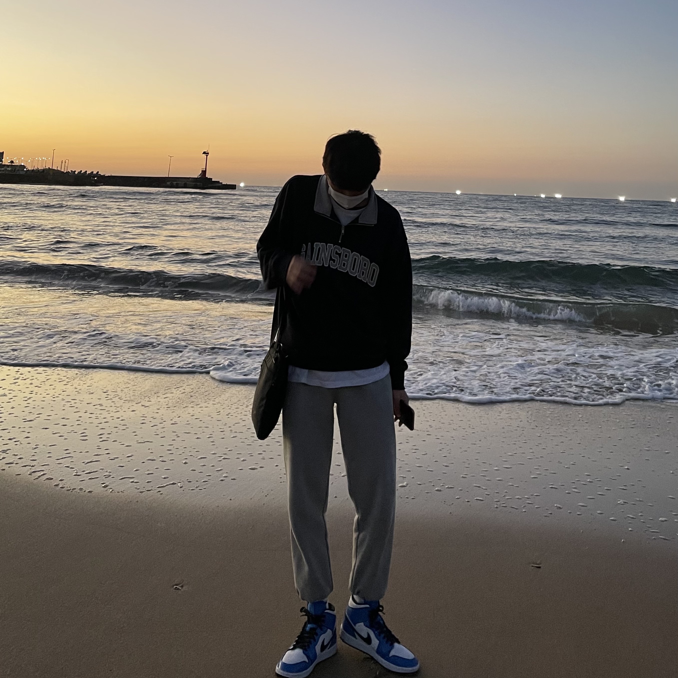 Jordan 1 Mid SE Signal Blue 착용 스타일 - 2
