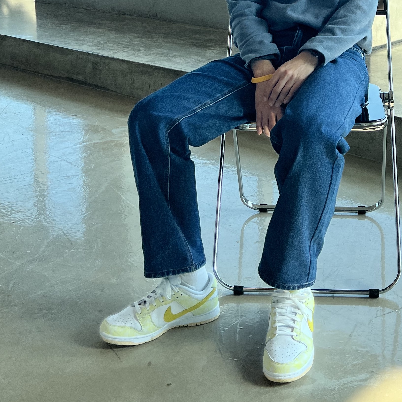 (W) Nike Dunk Low Yellow Strike 착용 스타일 - 1